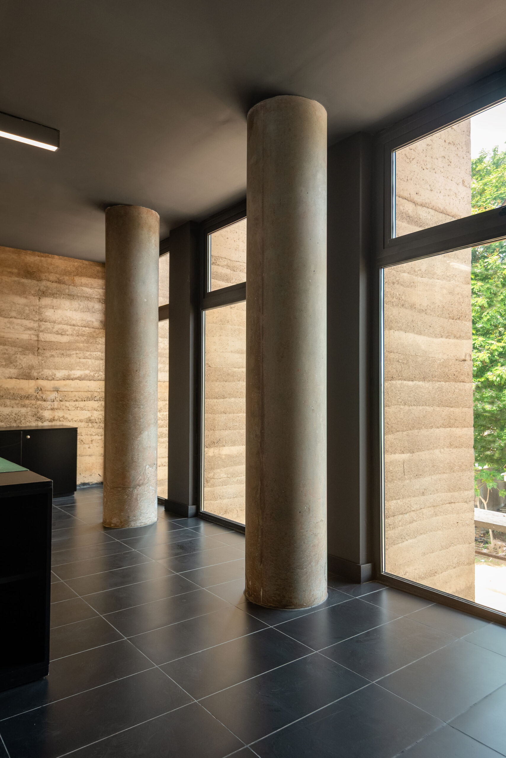 〈アクラ・スタジオ(Accra Studio)〉アジャイ・アソシエイツ(Adjaye Associates)