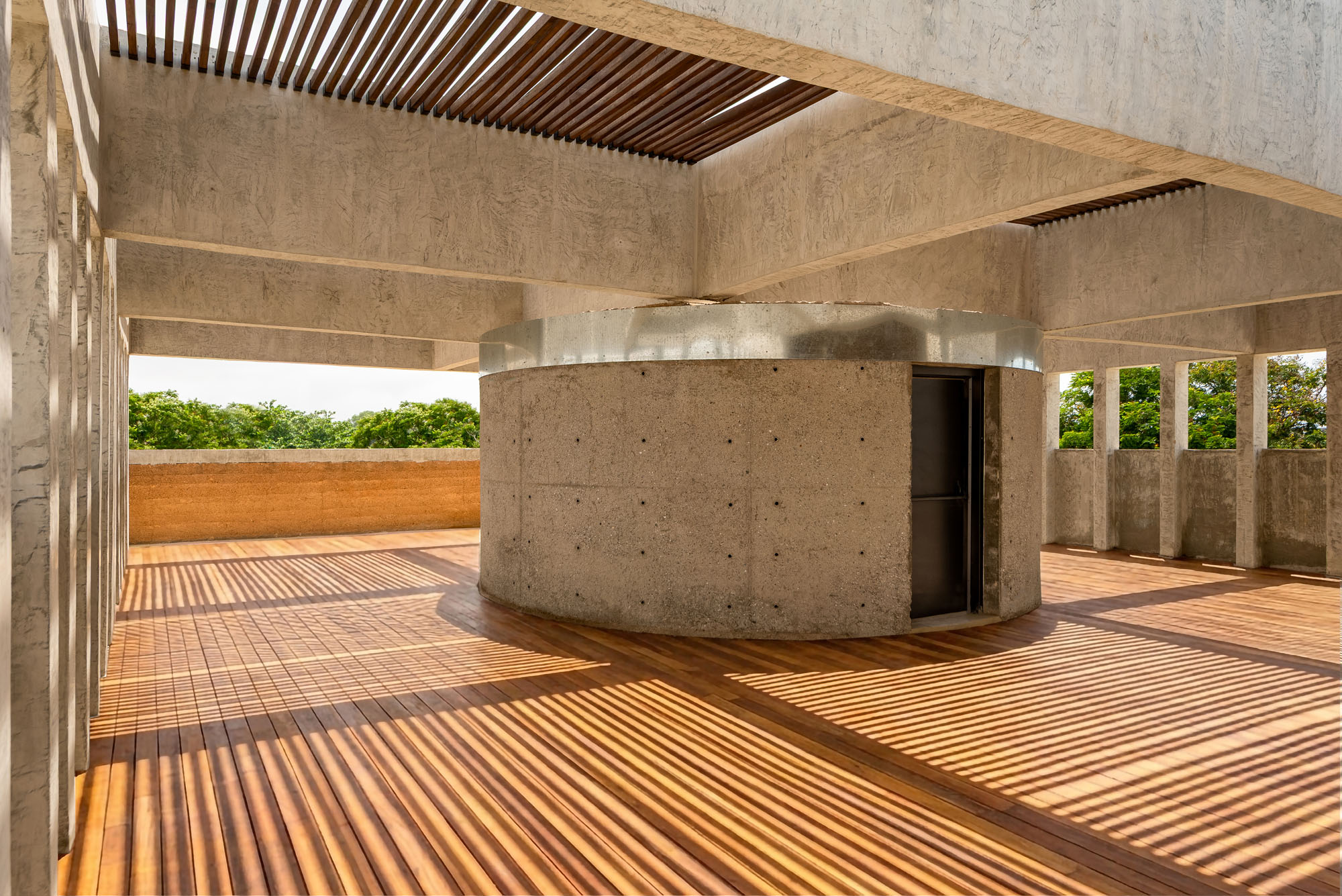 〈アクラ・スタジオ(Accra Studio)〉アジャイ・アソシエイツ(Adjaye Associates)