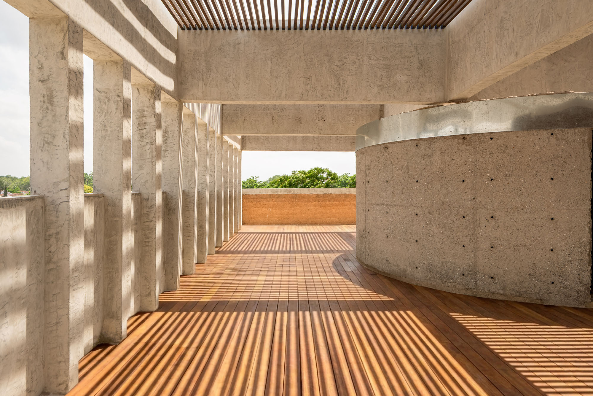 〈アクラ・スタジオ(Accra Studio)〉アジャイ・アソシエイツ(Adjaye Associates)