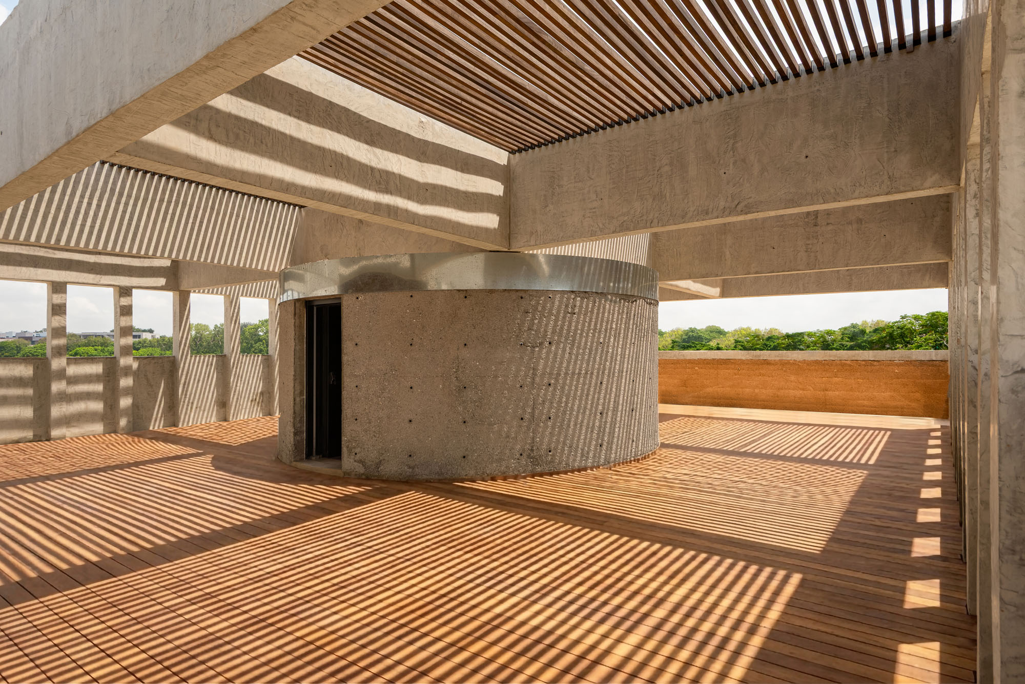 〈アクラ・スタジオ(Accra Studio)〉アジャイ・アソシエイツ(Adjaye Associates)