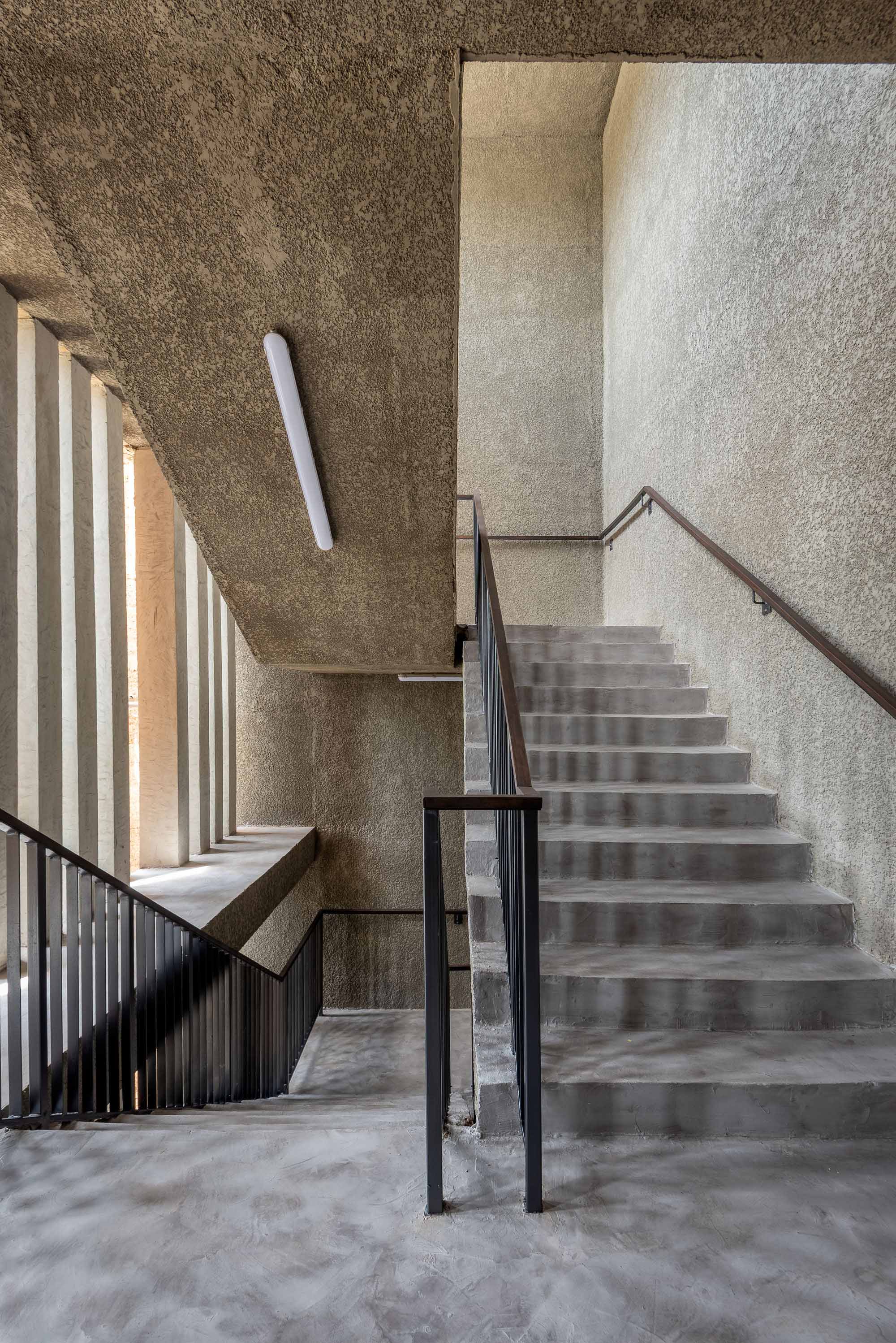 〈アクラ・スタジオ(Accra Studio)〉アジャイ・アソシエイツ(Adjaye Associates)