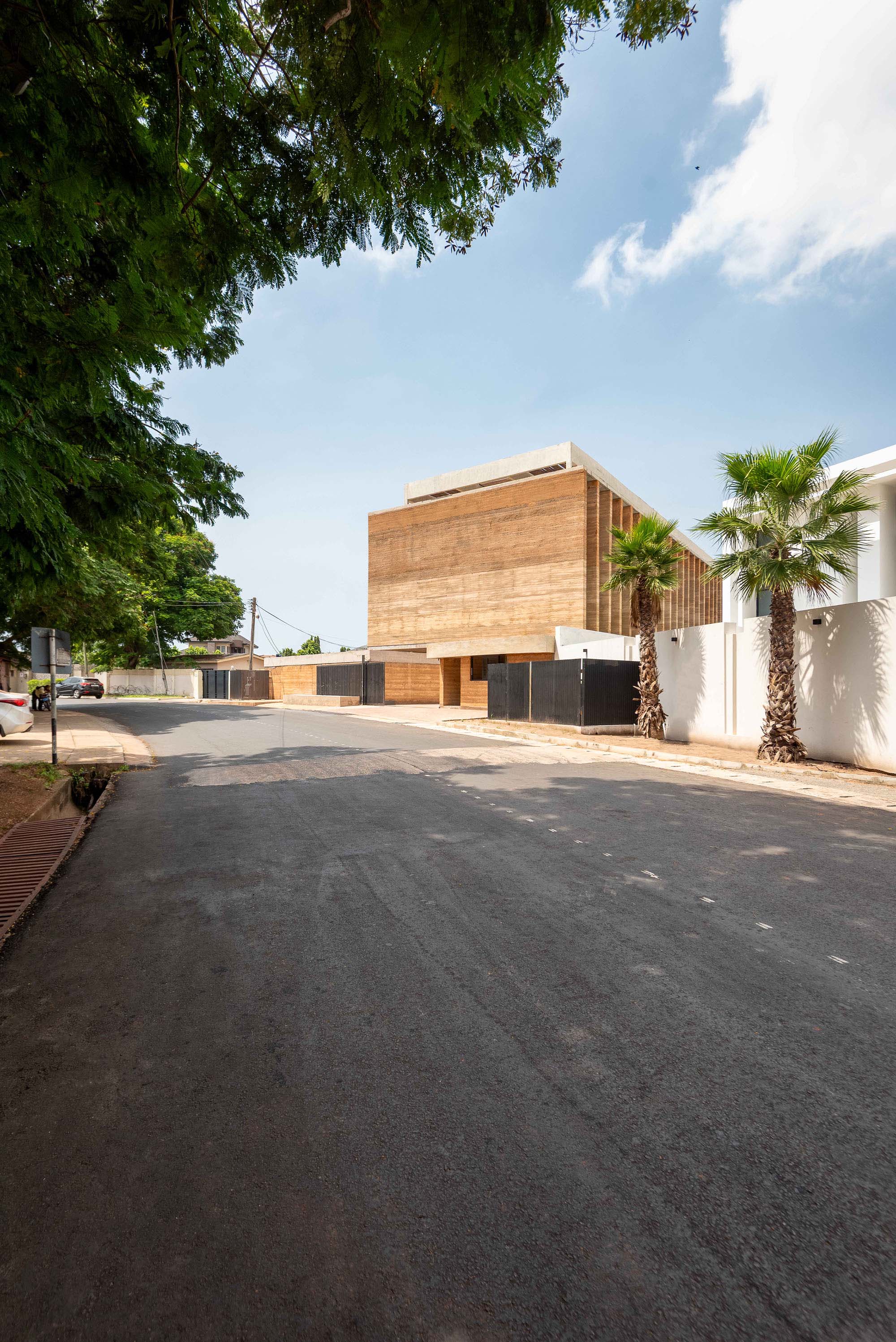 〈アクラ・スタジオ(Accra Studio)〉アジャイ・アソシエイツ(Adjaye Associates)