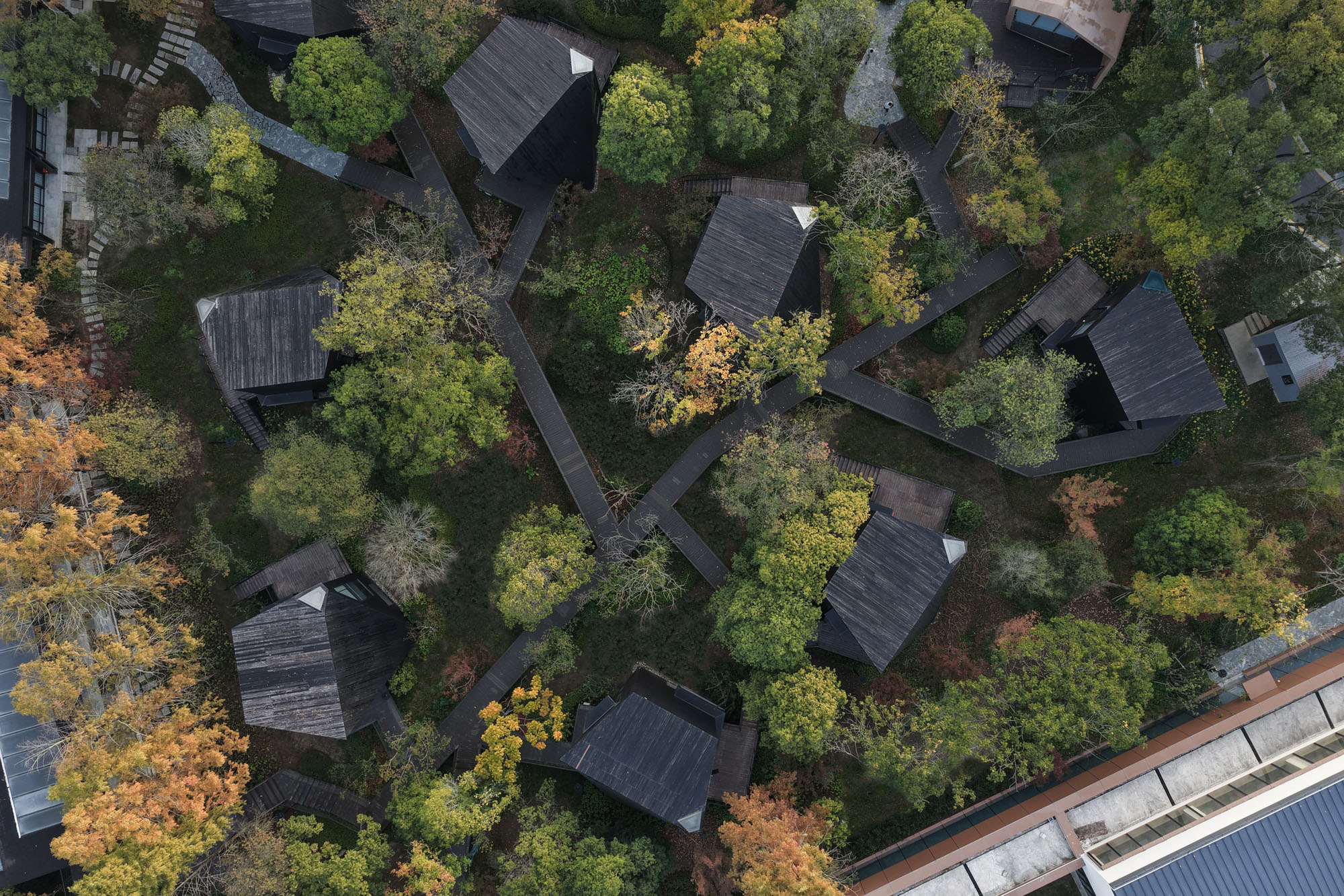 〈Houses of Stealth（Tonglu Senbo Resort）〉SpActrum