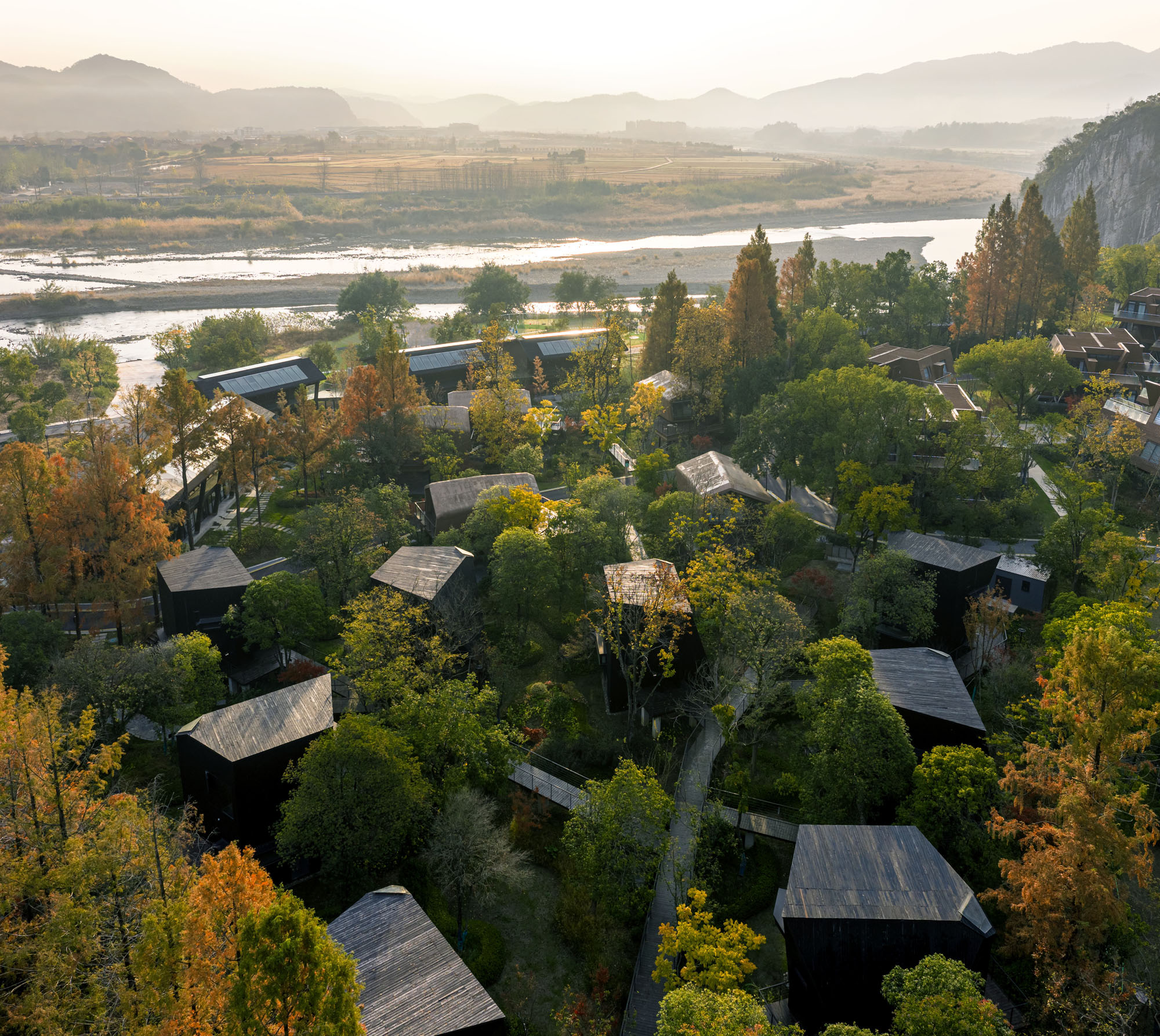 〈Houses of Stealth（Tonglu Senbo Resort）〉SpActrum