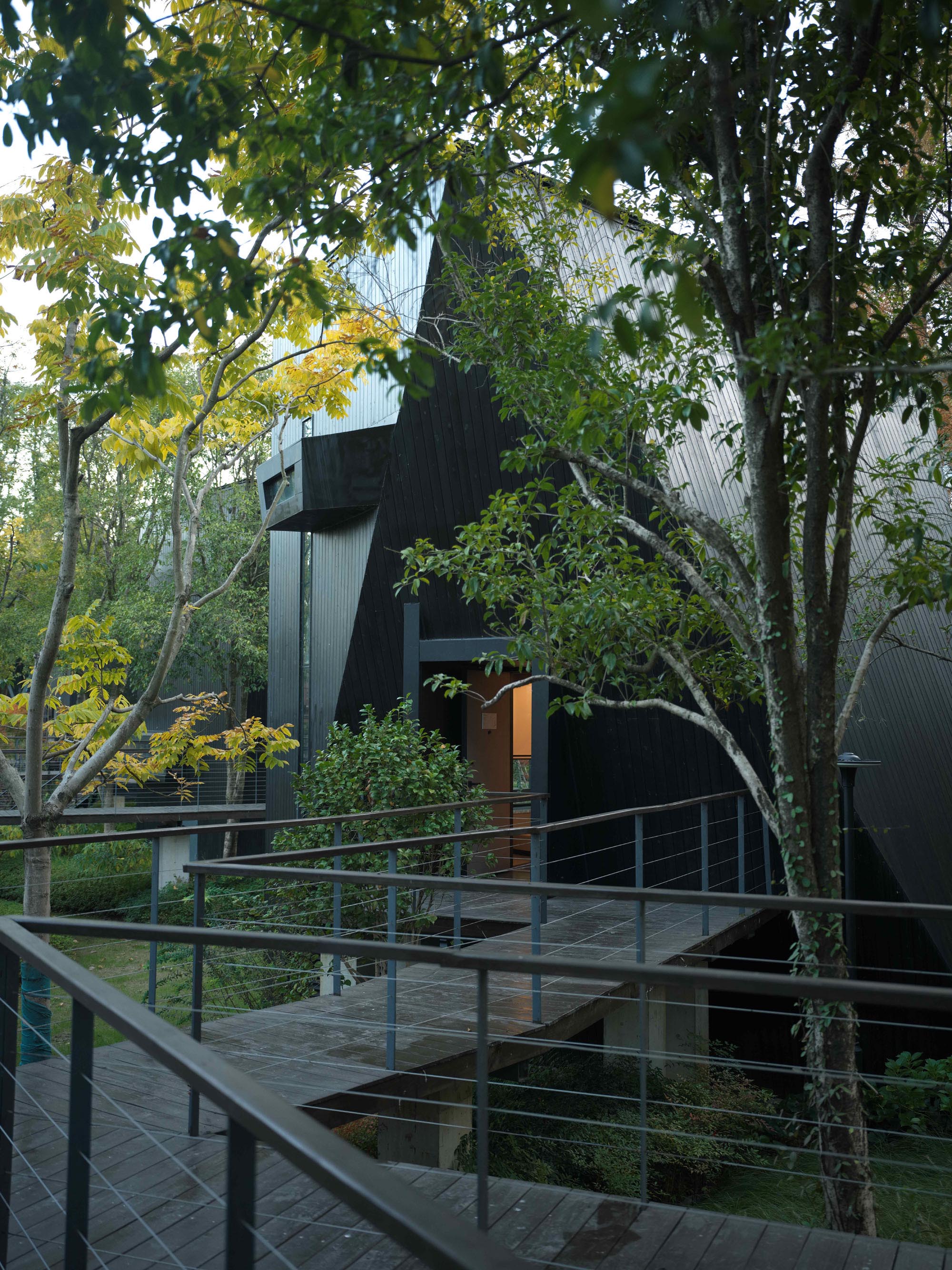 〈Houses of Stealth（Tonglu Senbo Resort）〉SpActrum