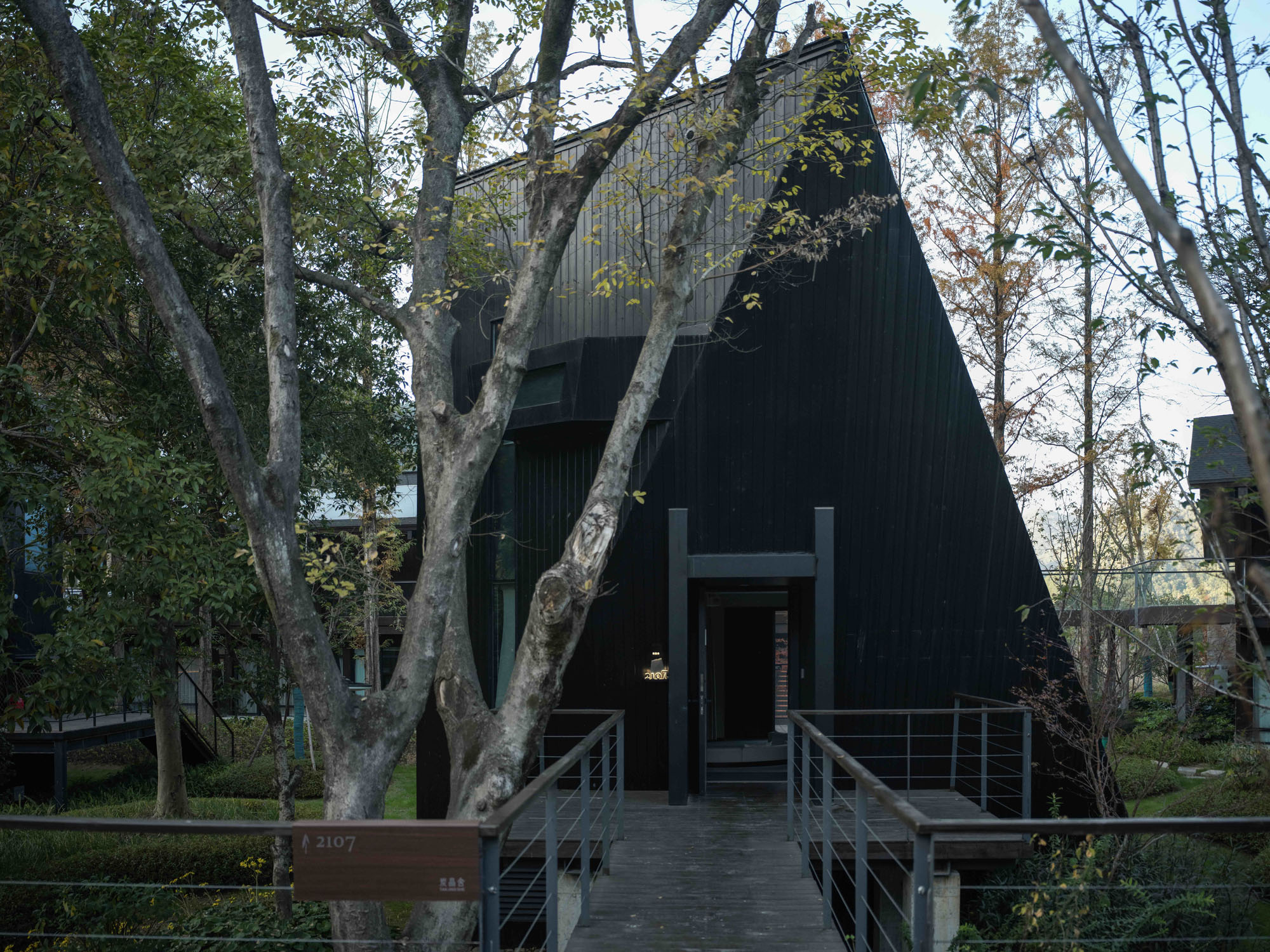 〈Houses of Stealth（Tonglu Senbo Resort）〉SpActrum