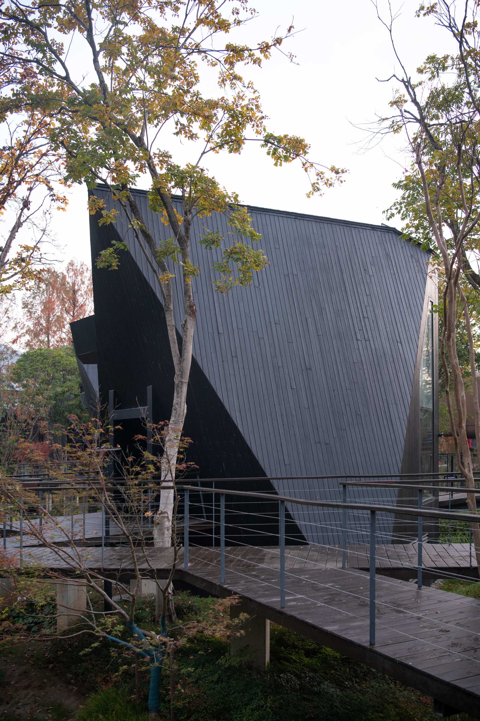 〈Houses of Stealth（Tonglu Senbo Resort）〉SpActrum