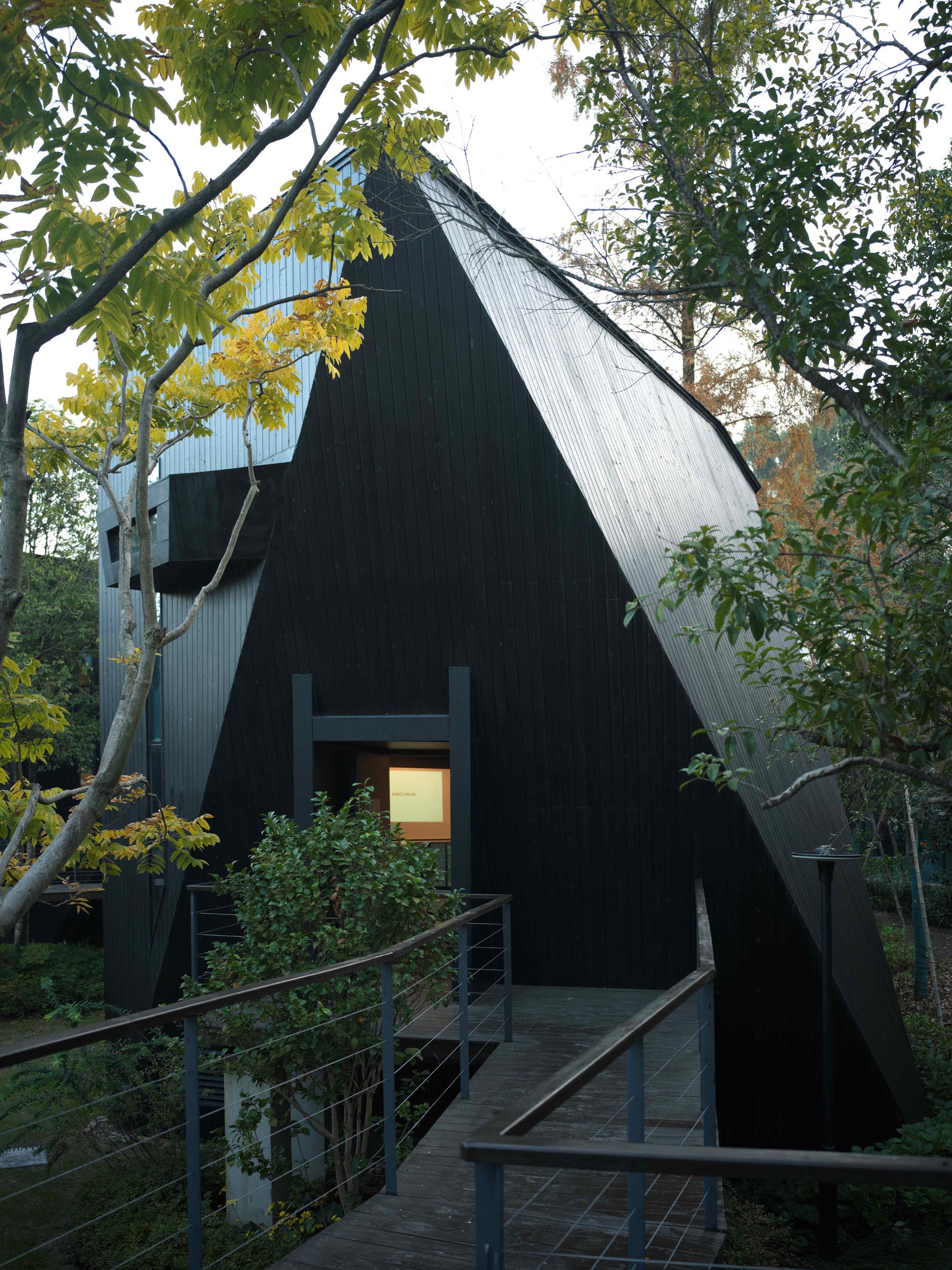 〈Houses of Stealth（Tonglu Senbo Resort）〉SpActrum