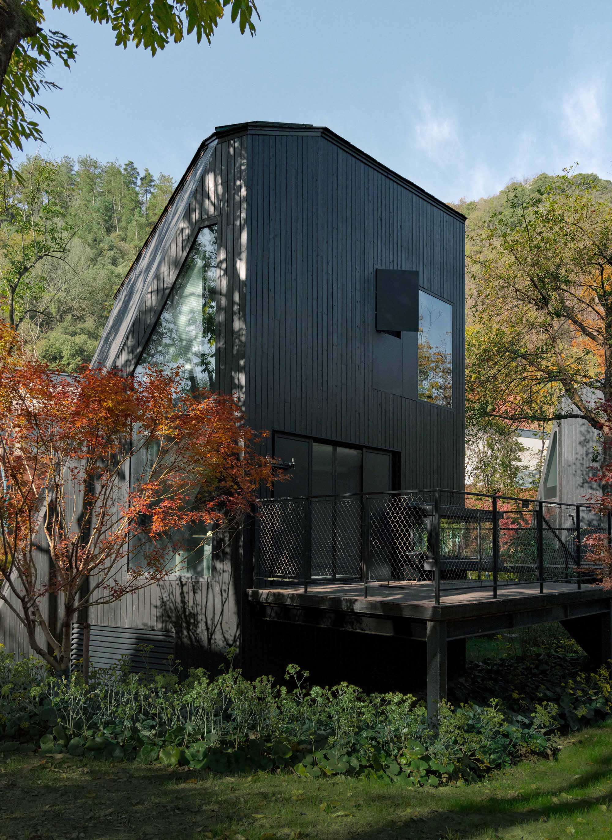 〈Houses of Stealth（Tonglu Senbo Resort）〉SpActrum