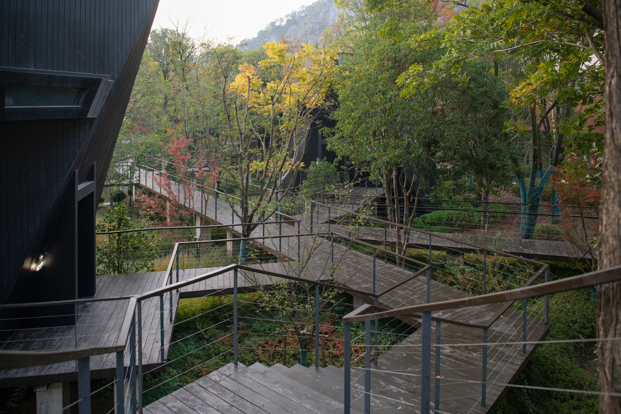 〈Houses of Stealth（Tonglu Senbo Resort）〉SpActrum