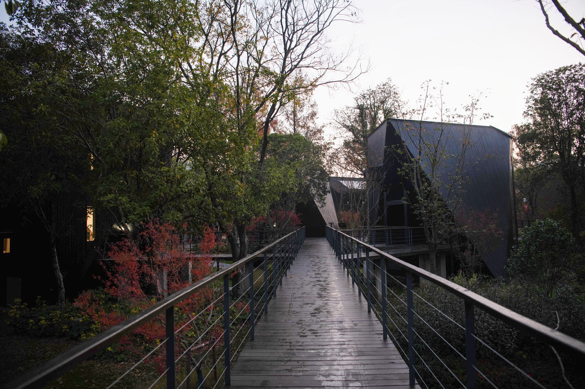 〈Houses of Stealth（Tonglu Senbo Resort）〉SpActrum