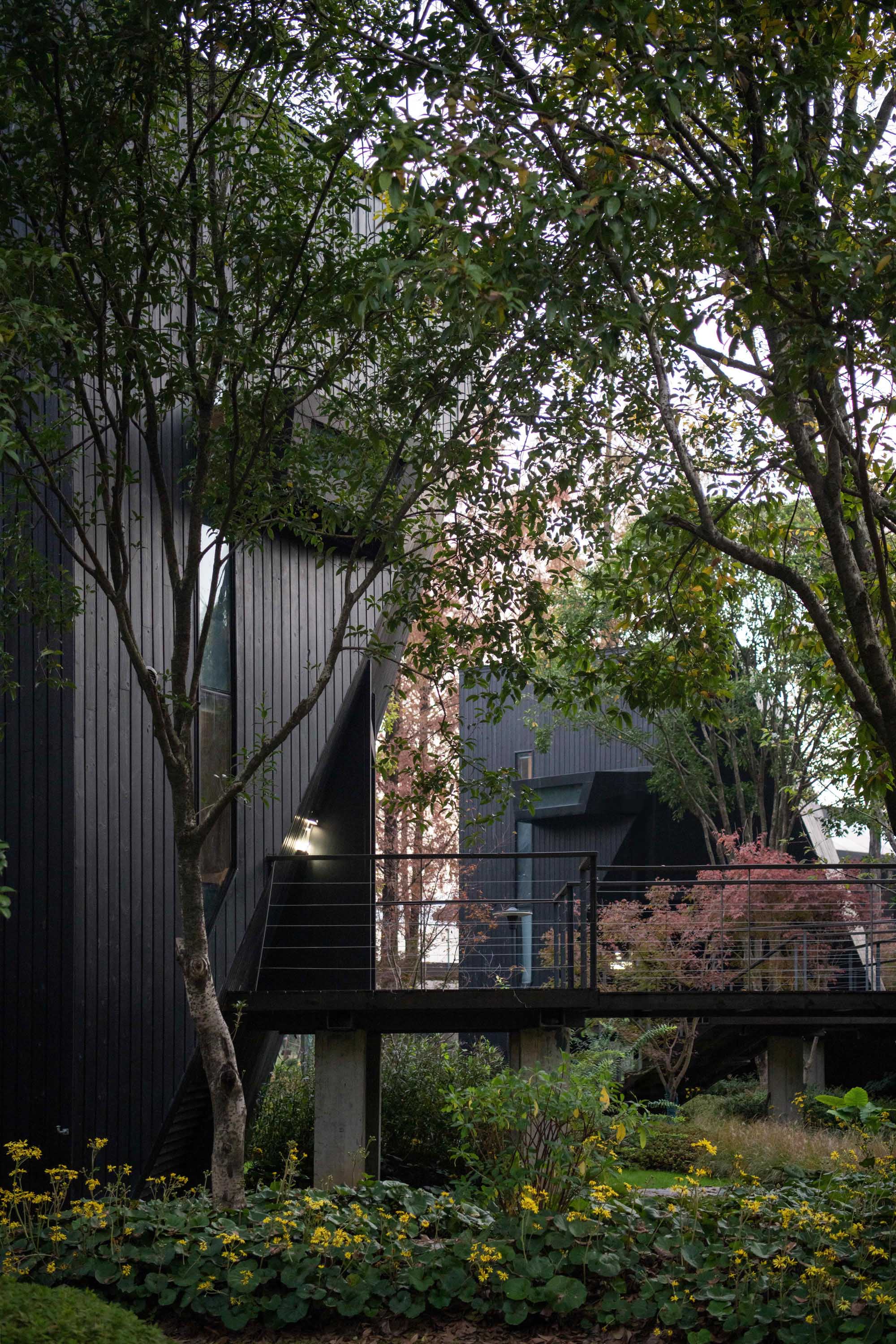 〈Houses of Stealth（Tonglu Senbo Resort）〉SpActrum