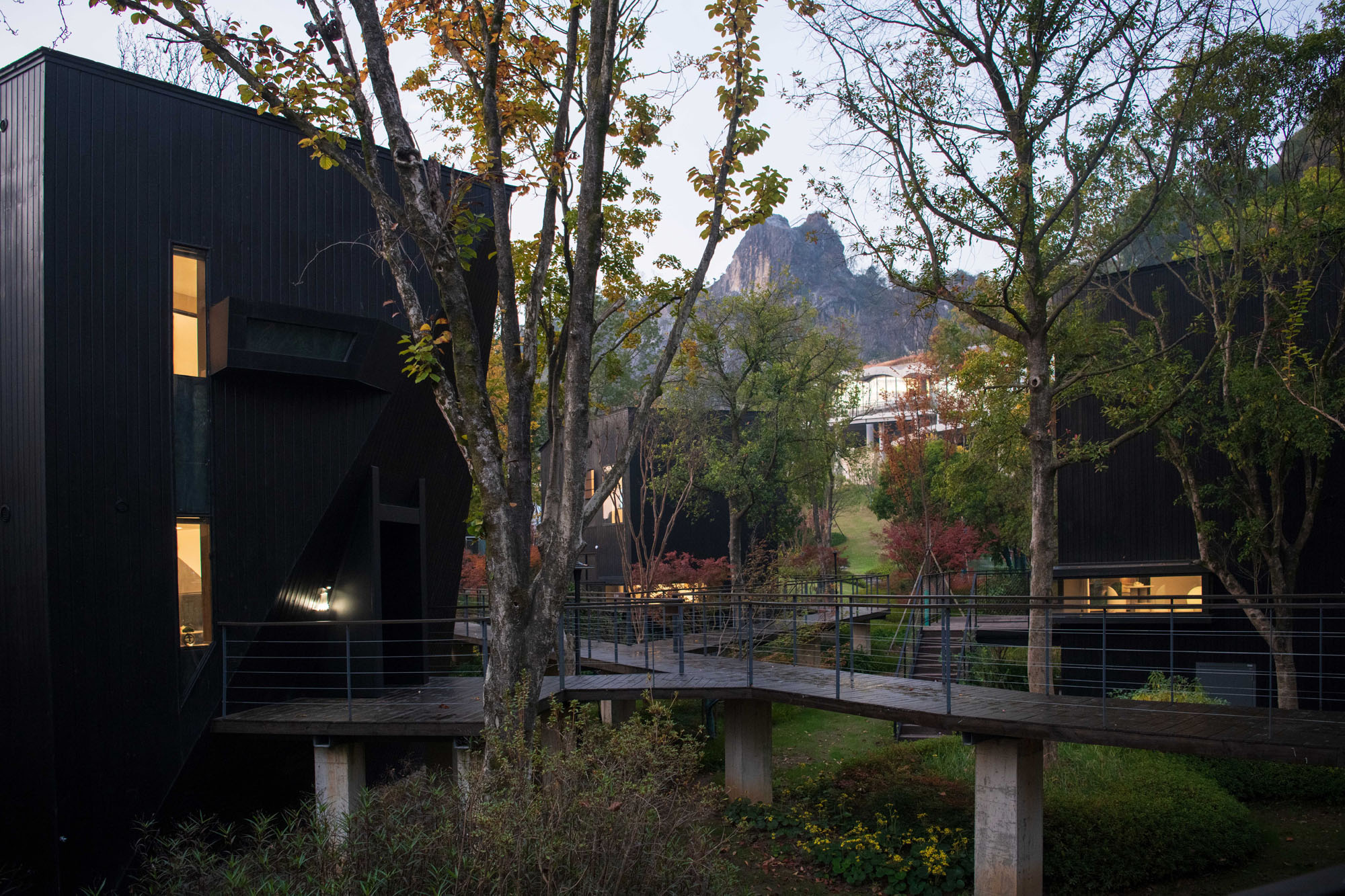 〈Houses of Stealth（Tonglu Senbo Resort）〉SpActrum