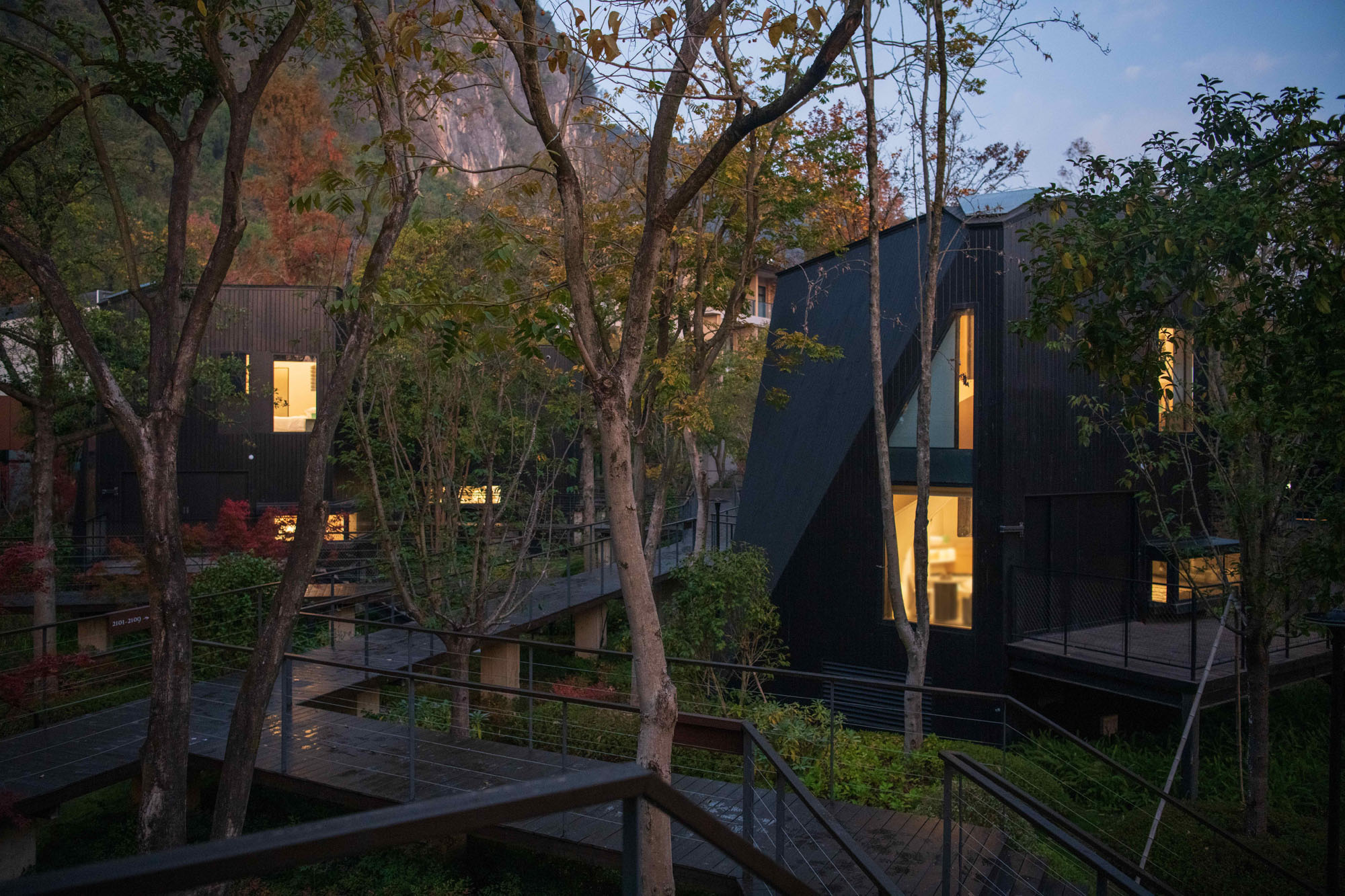 〈Houses of Stealth（Tonglu Senbo Resort）〉SpActrum