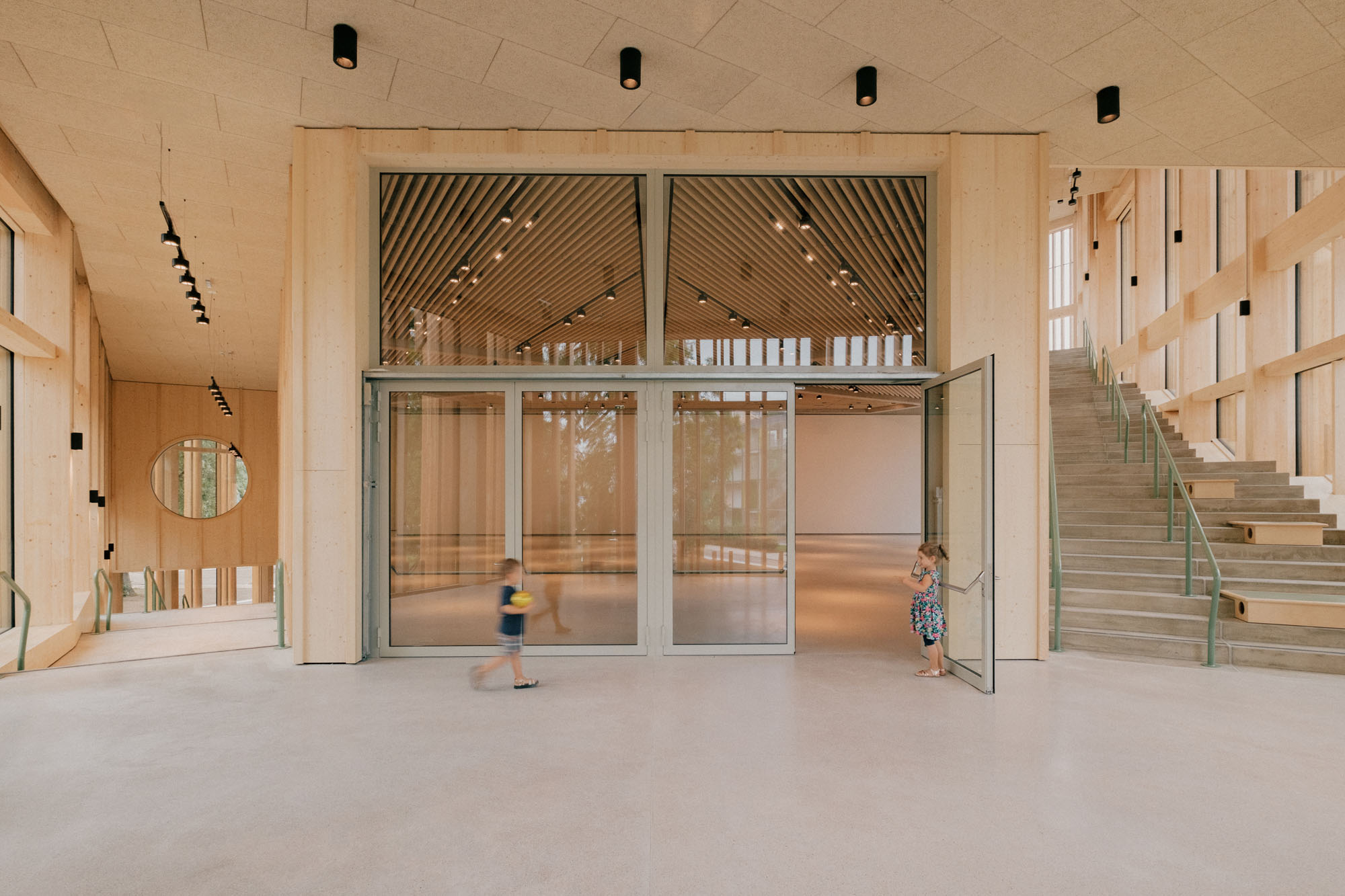 〈キンダークンストラボ(KinderKunstLabor)〉シェンカー・サルヴィ・ウェーバー・アーキテクツ(Schenker Salvi Weber Architekten)