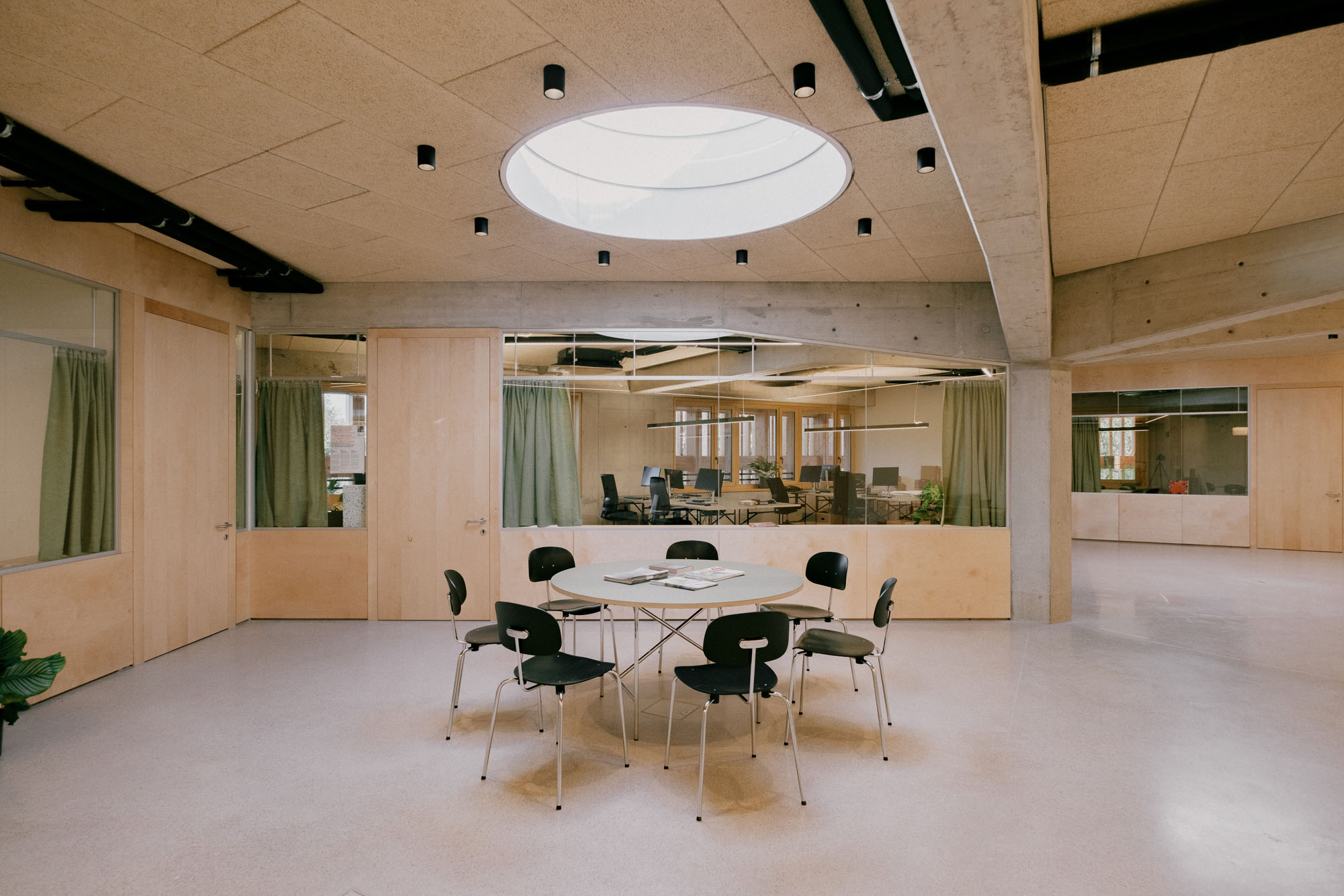 〈キンダークンストラボ(KinderKunstLabor)〉シェンカー・サルヴィ・ウェーバー・アーキテクツ(Schenker Salvi Weber Architekten)