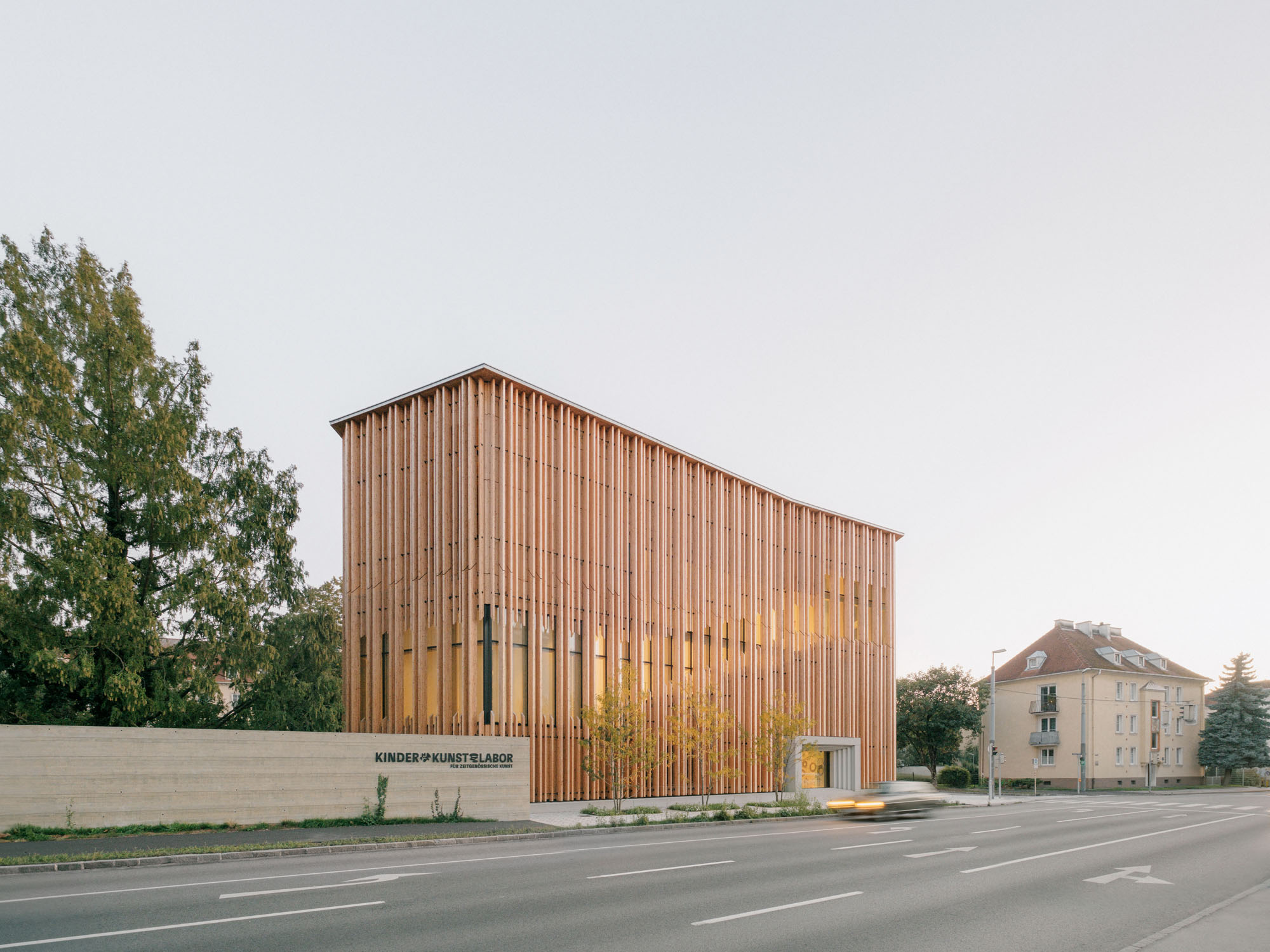 〈キンダークンストラボ(KinderKunstLabor)〉シェンカー・サルヴィ・ウェーバー・アーキテクツ(Schenker Salvi Weber Architekten)