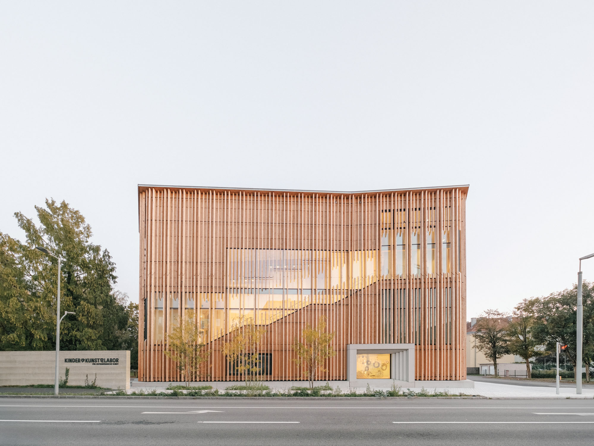 〈キンダークンストラボ(KinderKunstLabor)〉シェンカー・サルヴィ・ウェーバー・アーキテクツ(Schenker Salvi Weber Architekten)