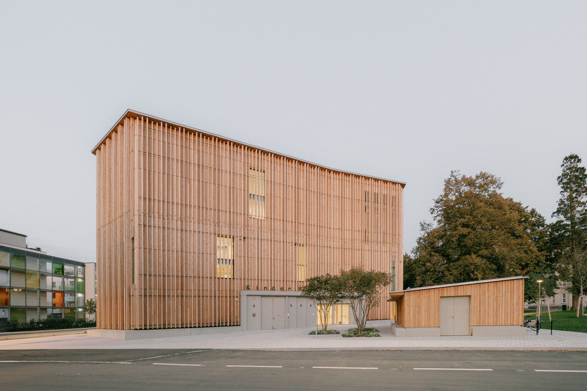 〈キンダークンストラボ(KinderKunstLabor)〉シェンカー・サルヴィ・ウェーバー・アーキテクツ(Schenker Salvi Weber Architekten)