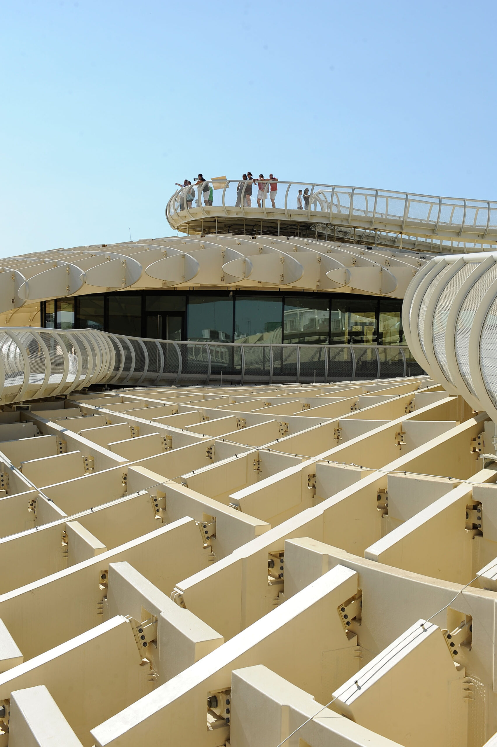 〈メトロポール・パラソル(Metropol Parasol)〉J・マイヤー・H・アーキテクツ(J. MAYER H. Architects)