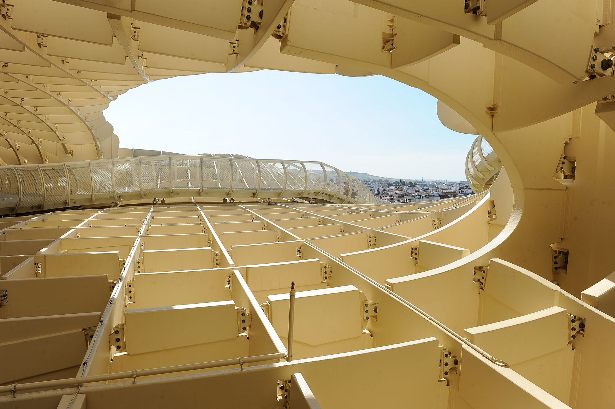 〈メトロポール・パラソル(Metropol Parasol)〉J・マイヤー・H・アーキテクツ(J. MAYER H. Architects)