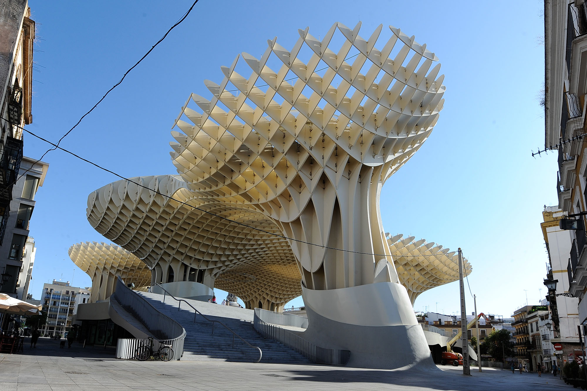 〈メトロポール・パラソル（Metropol Parasol）〉J・マイヤー・H・アーキテクツ（J. MAYER H. Architects）