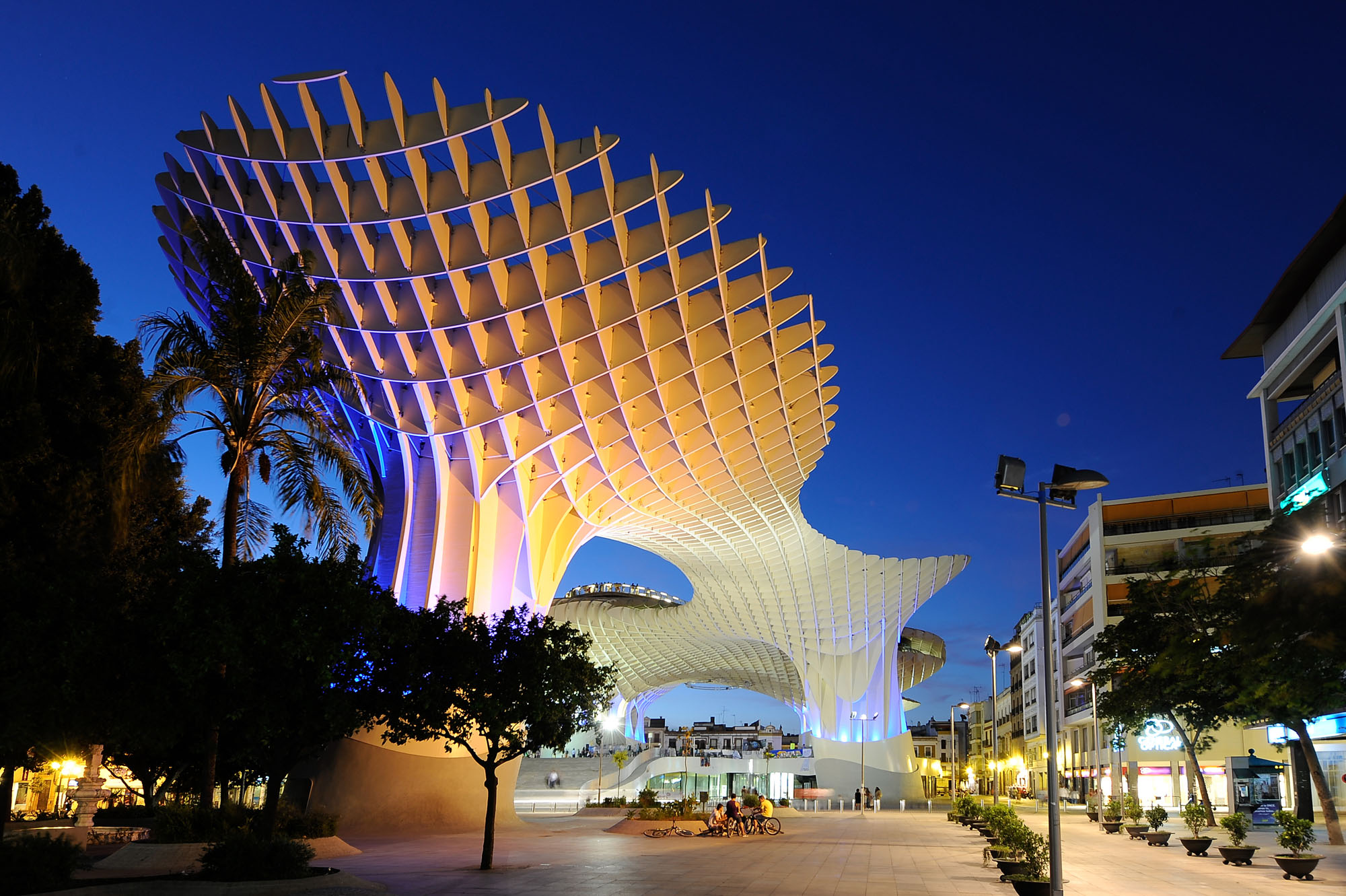 〈メトロポール・パラソル(Metropol Parasol)〉J・マイヤー・H・アーキテクツ(J. MAYER H. Architects)