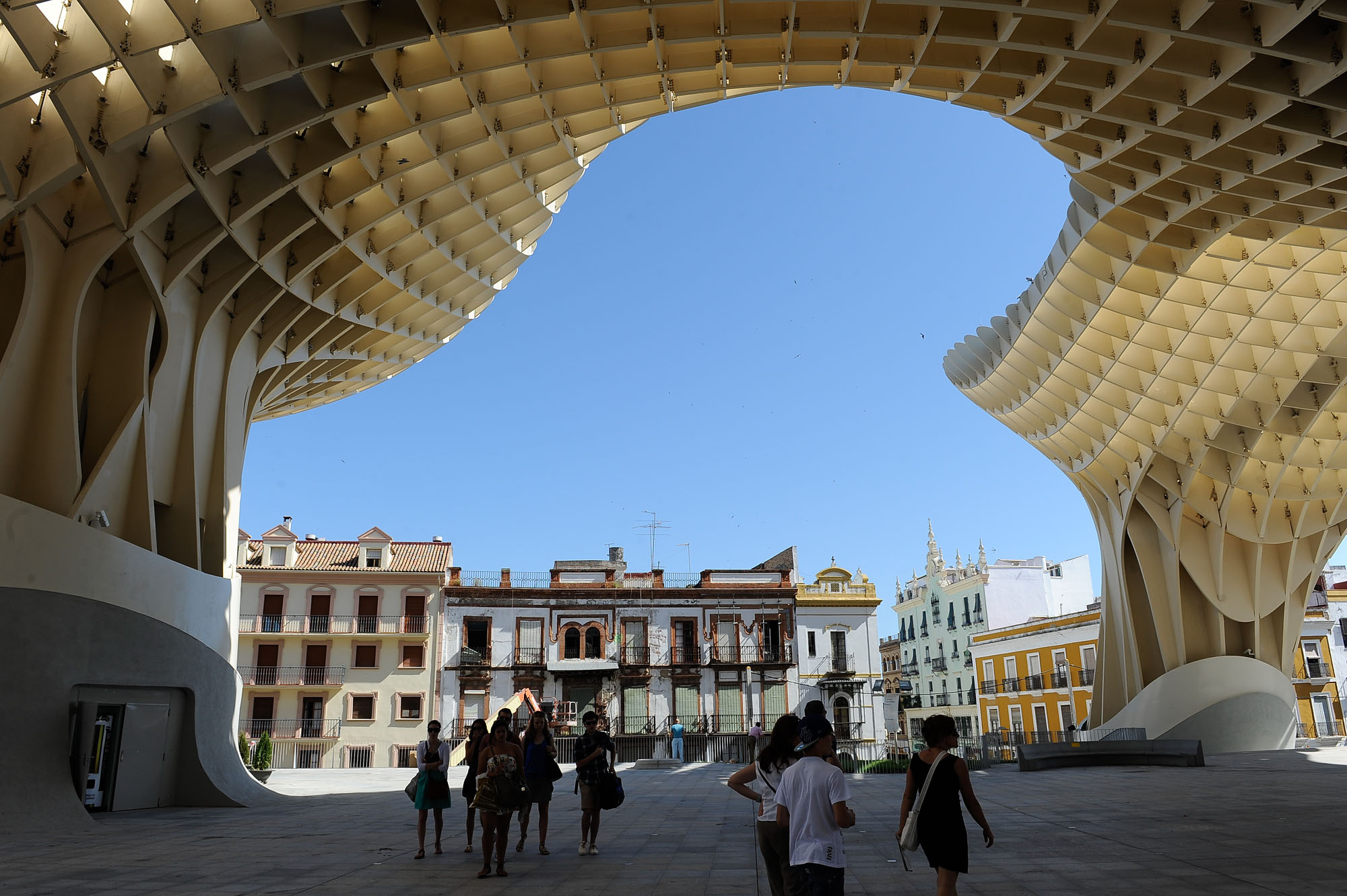 〈メトロポール・パラソル(Metropol Parasol)〉J・マイヤー・H・アーキテクツ(J. MAYER H. Architects)