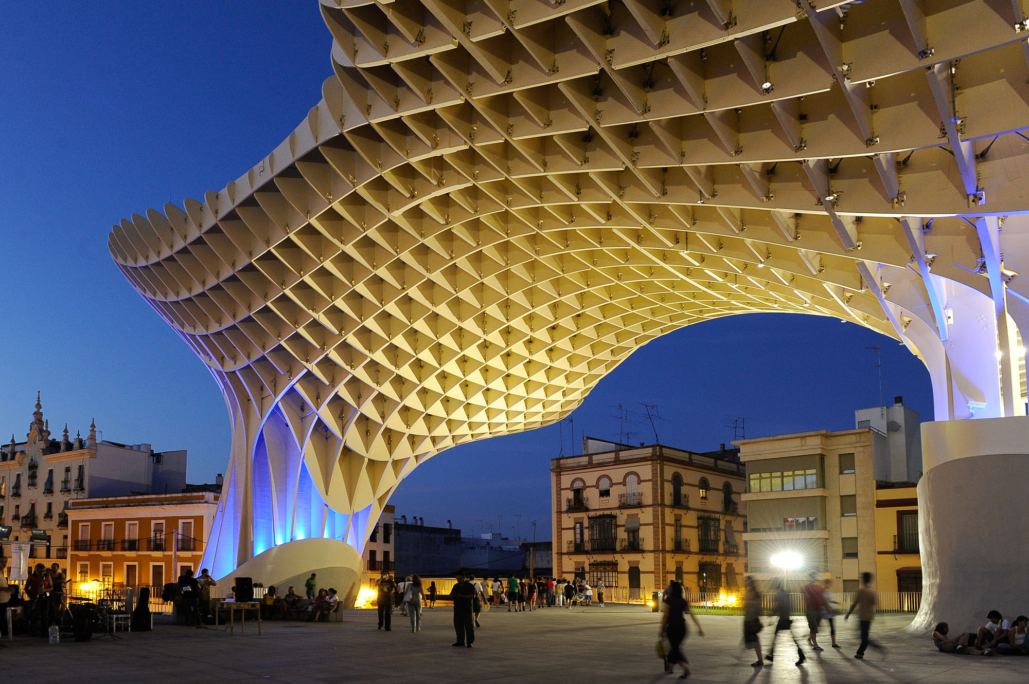 〈メトロポール・パラソル(Metropol Parasol)〉J・マイヤー・H・アーキテクツ(J. MAYER H. Architects)