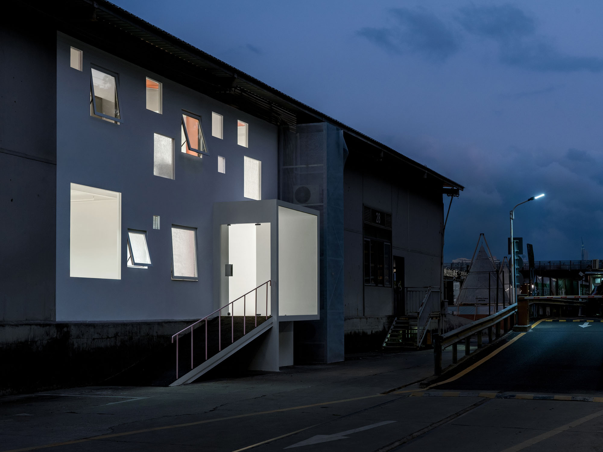 〈アペルロン・コンテンポラリー(Apelron Contemporary)〉エーテル・アーキテクツ(Aether Architects)、アーチグレス(Archigress)
