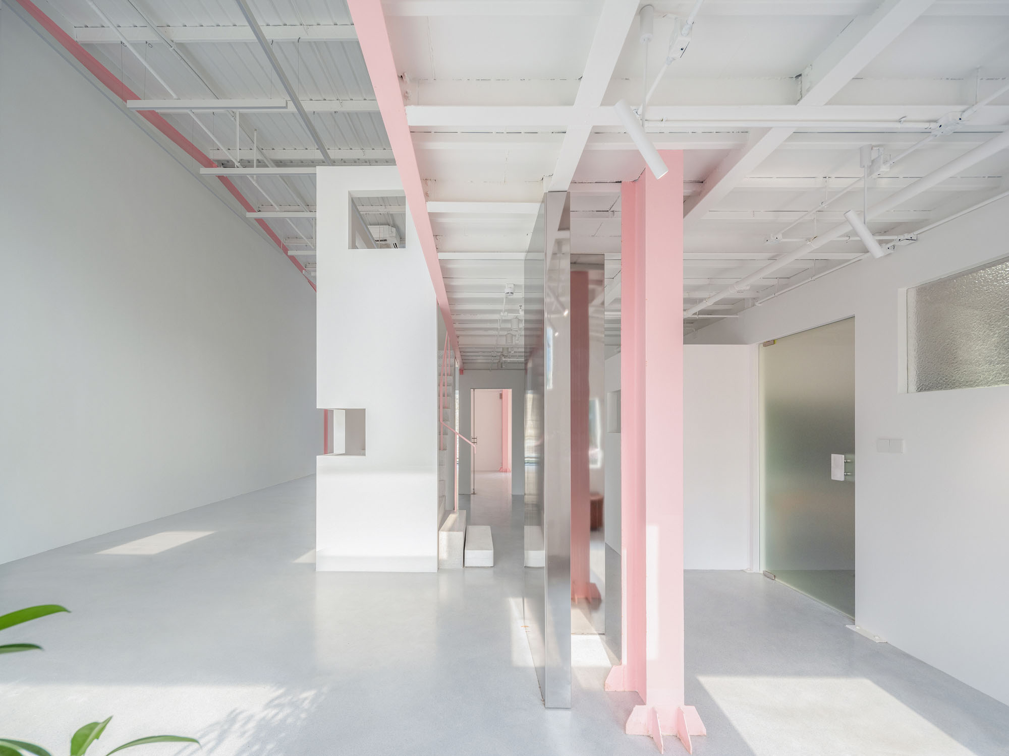 〈アペルロン・コンテンポラリー(Apelron Contemporary)〉エーテル・アーキテクツ(Aether Architects)、アーチグレス(Archigress)