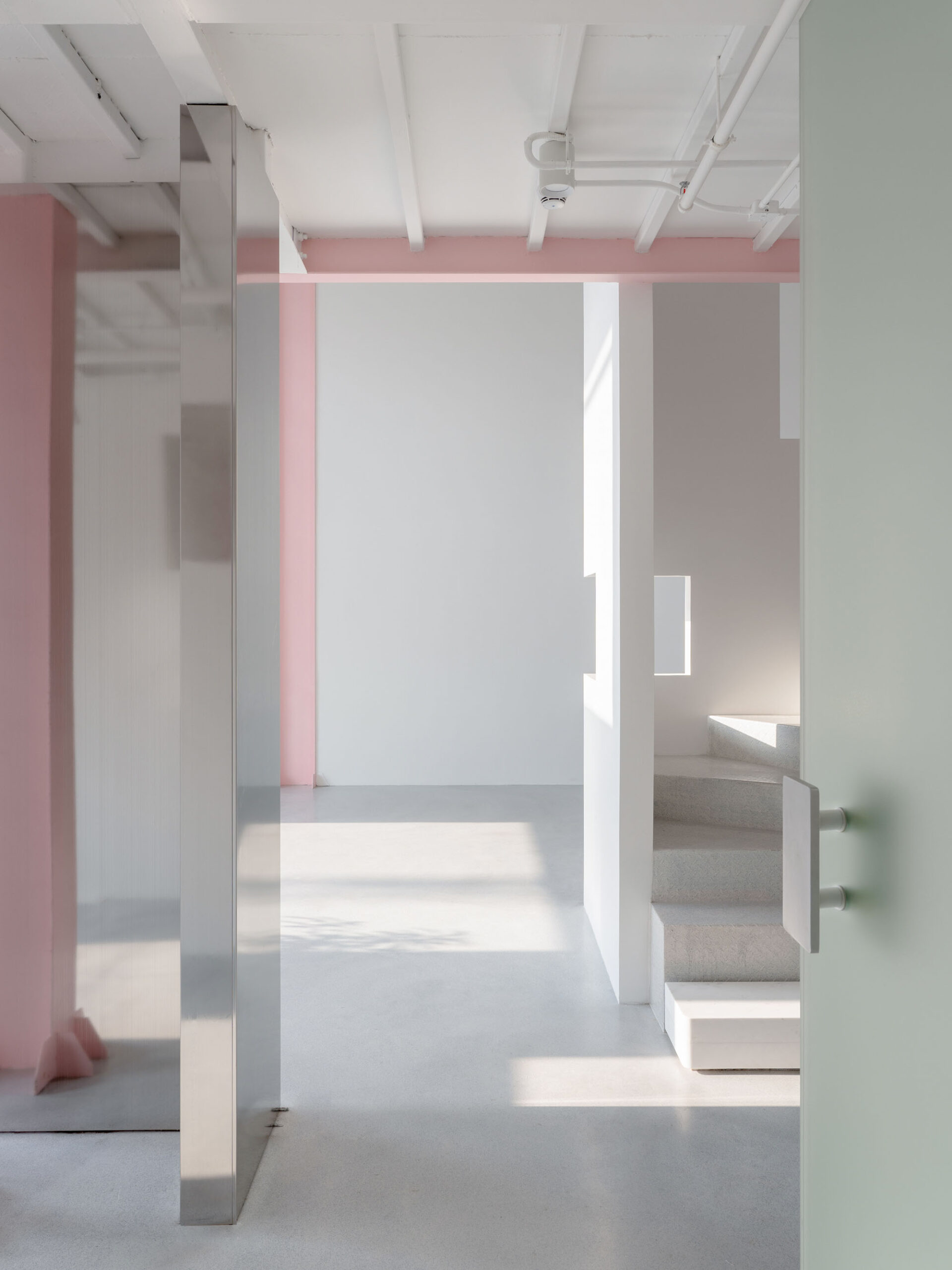 〈アペルロン・コンテンポラリー(Apelron Contemporary)〉エーテル・アーキテクツ(Aether Architects)、アーチグレス(Archigress)
