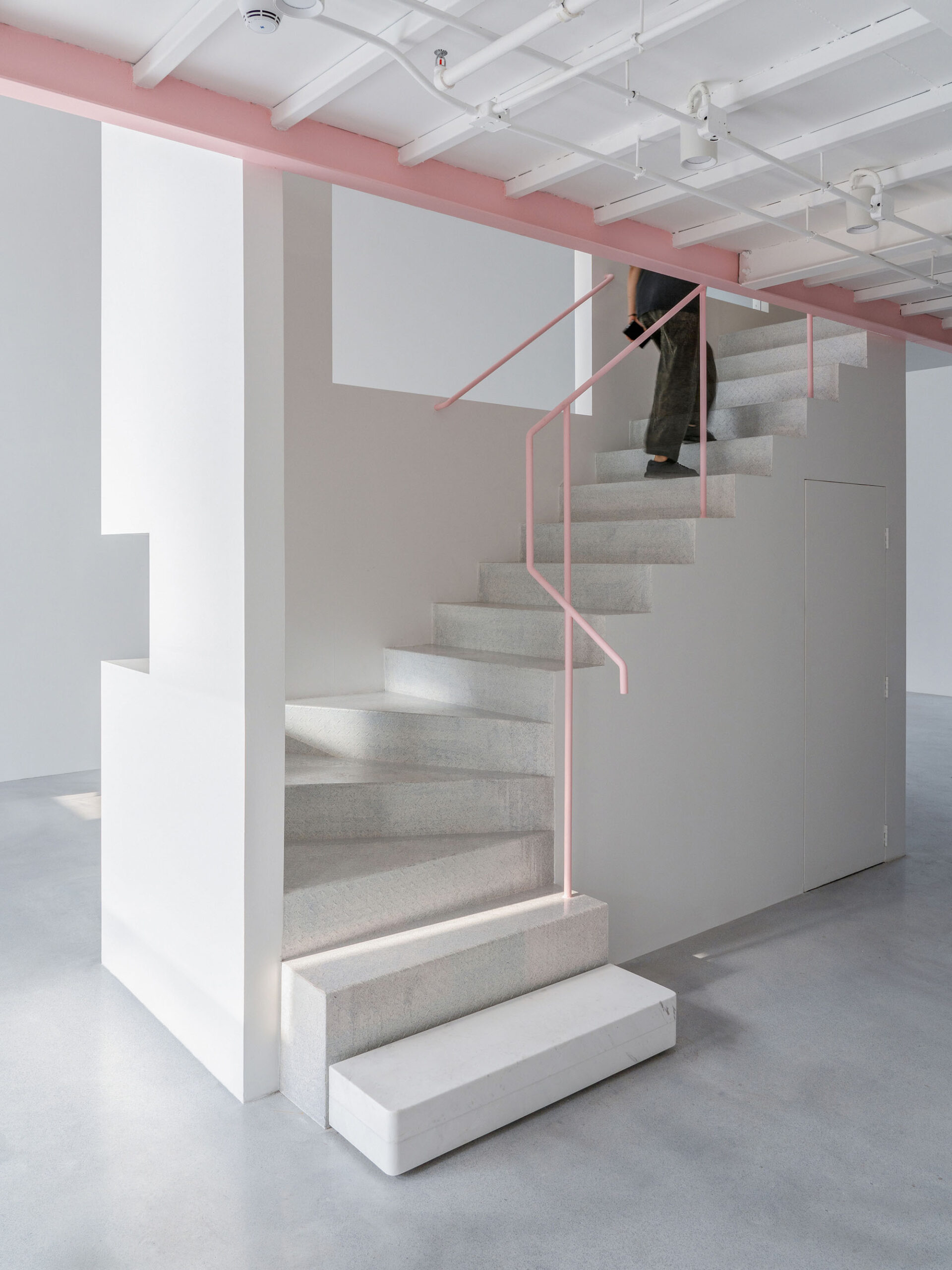 〈アペルロン・コンテンポラリー(Apelron Contemporary)〉エーテル・アーキテクツ(Aether Architects)、アーチグレス(Archigress)