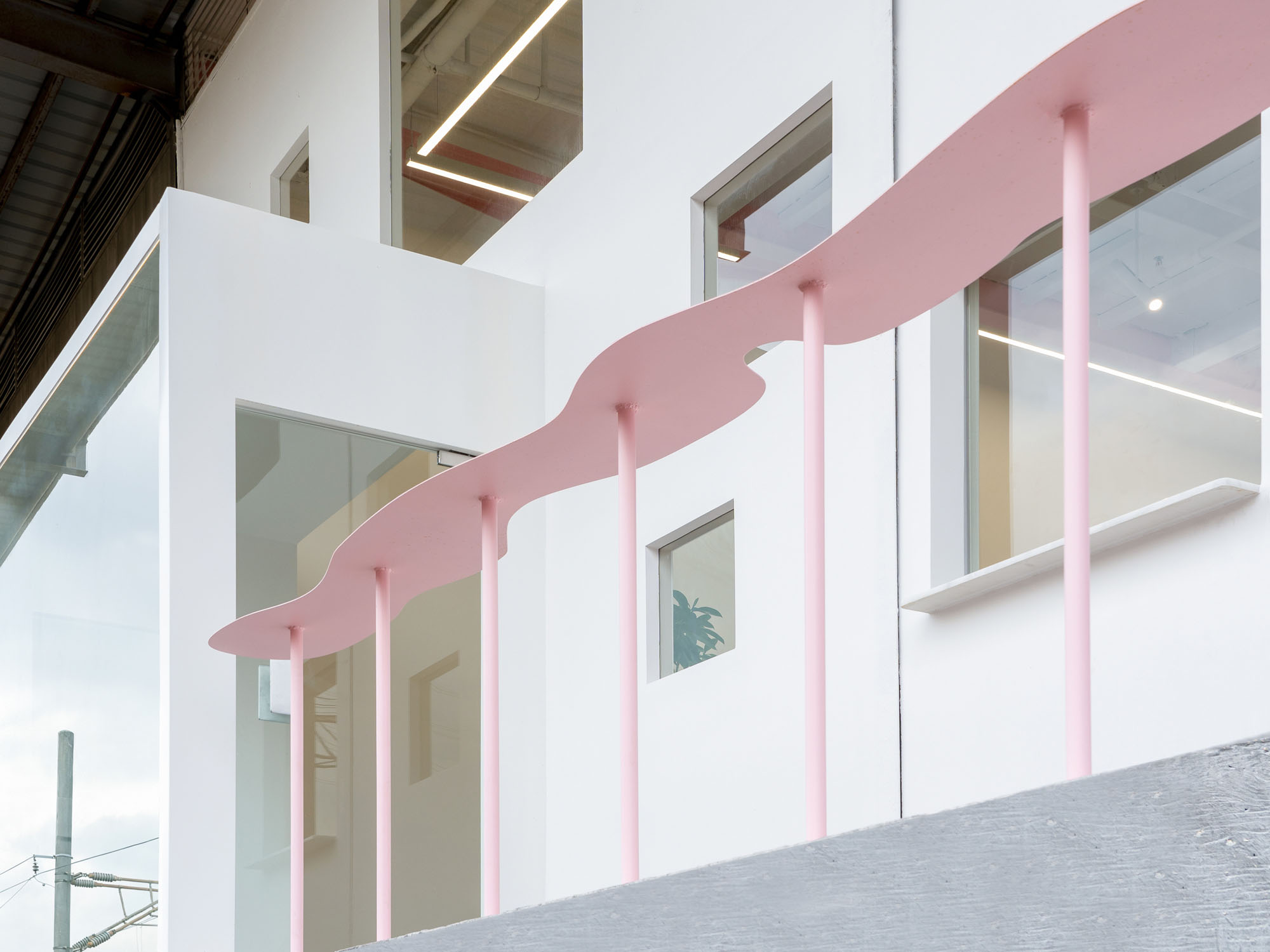 〈アペルロン・コンテンポラリー(Apelron Contemporary)〉エーテル・アーキテクツ(Aether Architects)、アーチグレス(Archigress)