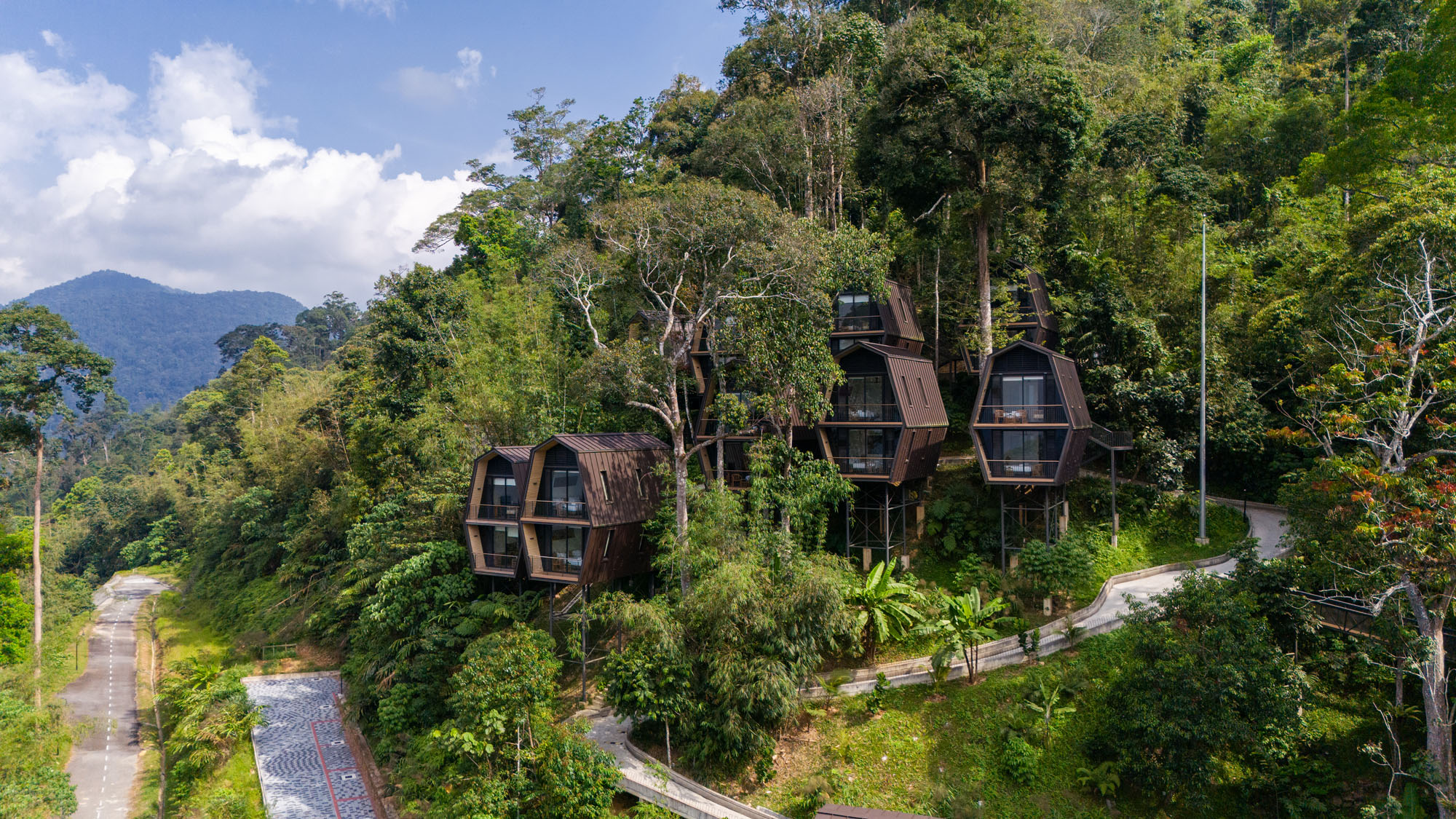 〈ヴァナヴァサ・リゾート（Vanavasa Resort）〉M・J・カニー・アーキテクト（M J Kanny Architect）
