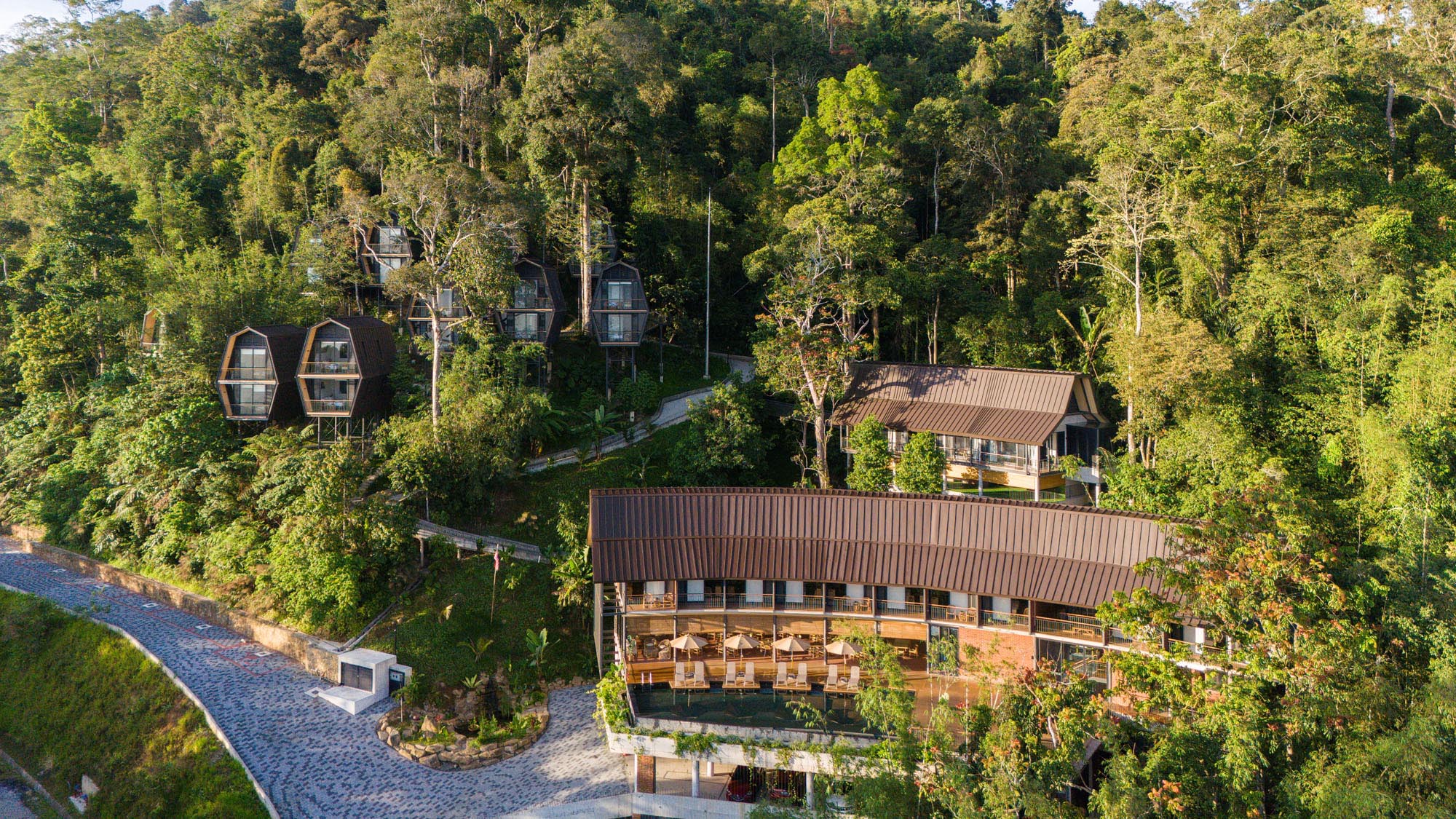 〈ヴァナヴァサ・リゾート（Vanavasa Resort）〉M・J・カニー・アーキテクト（M J Kanny Architect）