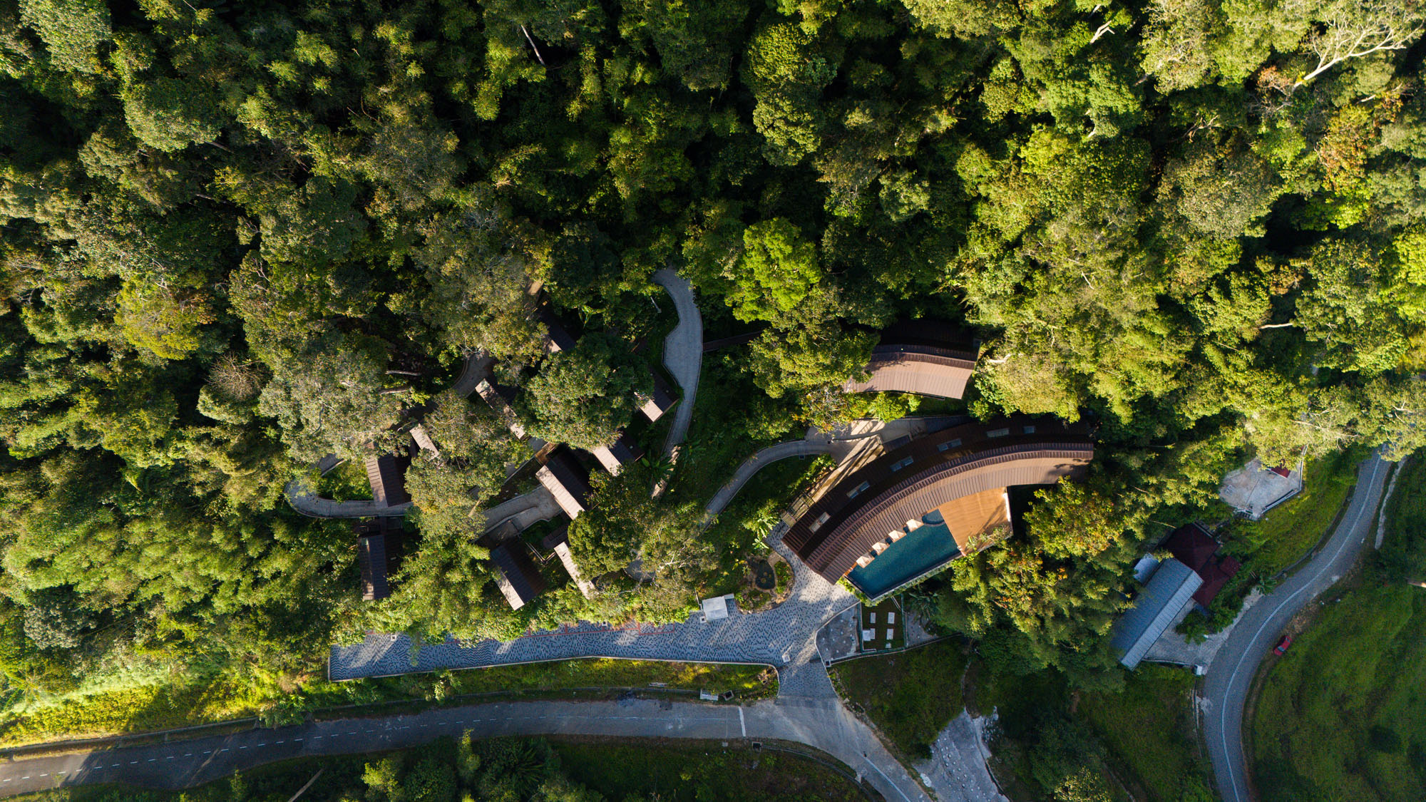 〈ヴァナヴァサ・リゾート（Vanavasa Resort）〉M・J・カニー・アーキテクト（M J Kanny Architect）