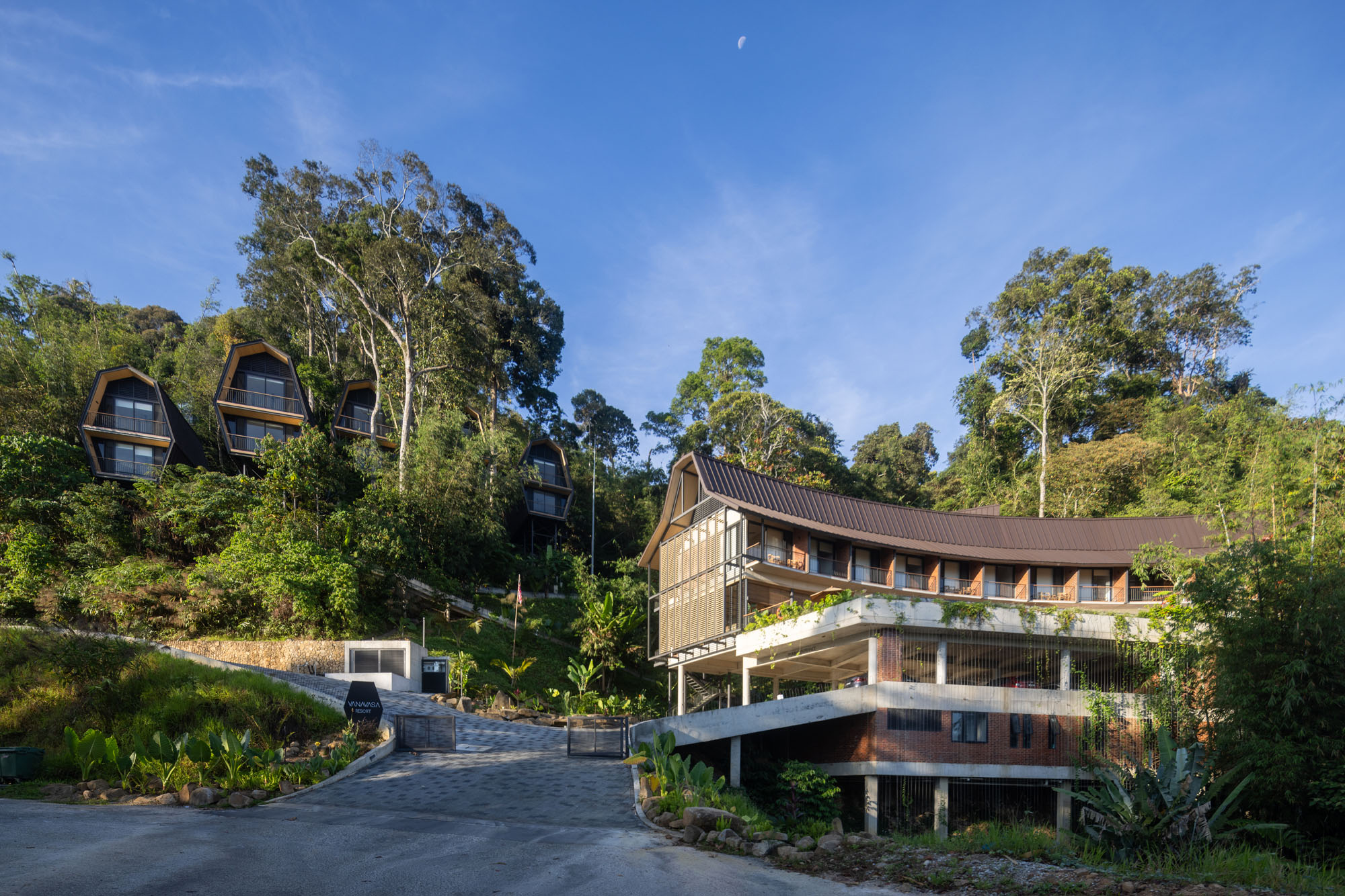 〈ヴァナヴァサ・リゾート（Vanavasa Resort）〉M・J・カニー・アーキテクト（M J Kanny Architect）
