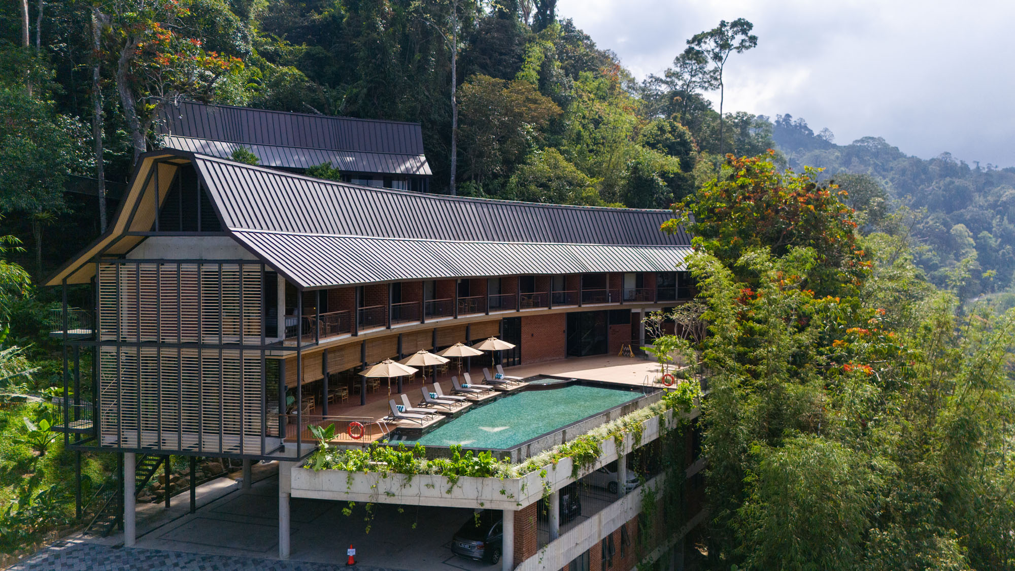 〈ヴァナヴァサ・リゾート（Vanavasa Resort）〉M・J・カニー・アーキテクト（M J Kanny Architect）