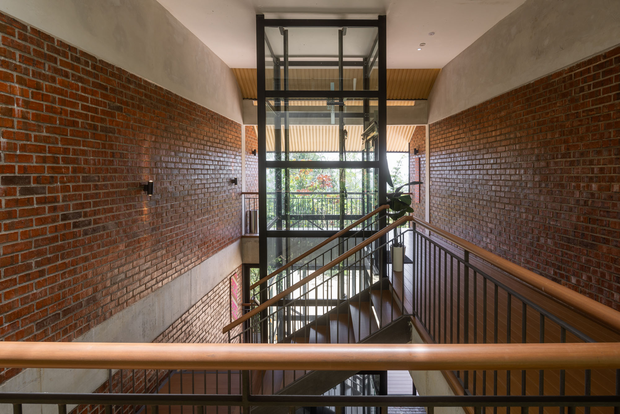〈ヴァナヴァサ・リゾート（Vanavasa Resort）〉M・J・カニー・アーキテクト（M J Kanny Architect）
