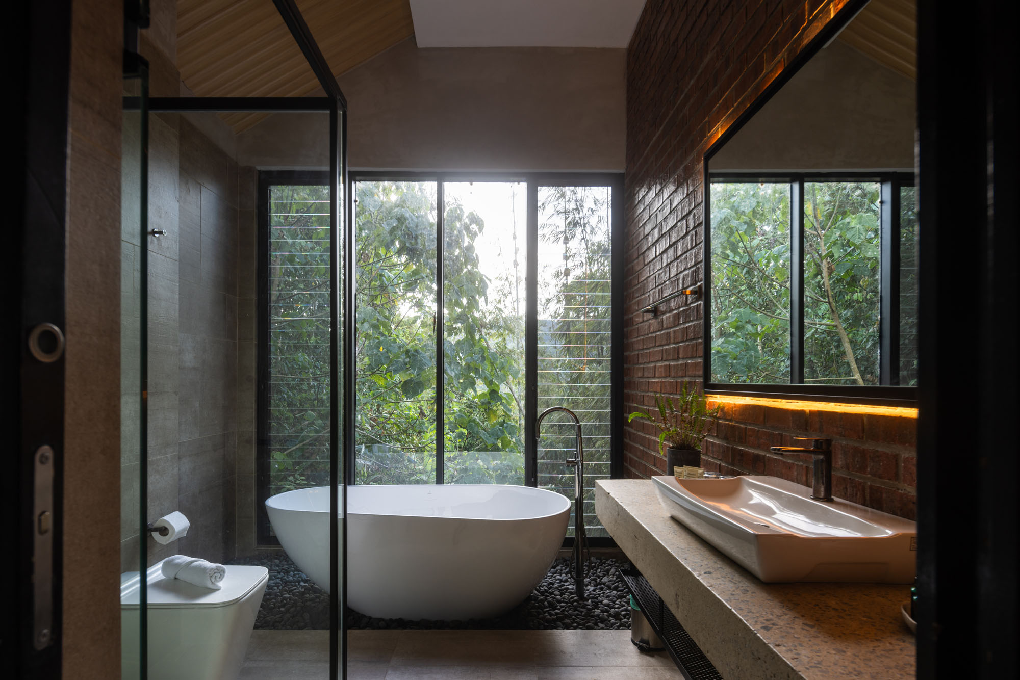 〈ヴァナヴァサ・リゾート（Vanavasa Resort）〉M・J・カニー・アーキテクト（M J Kanny Architect）