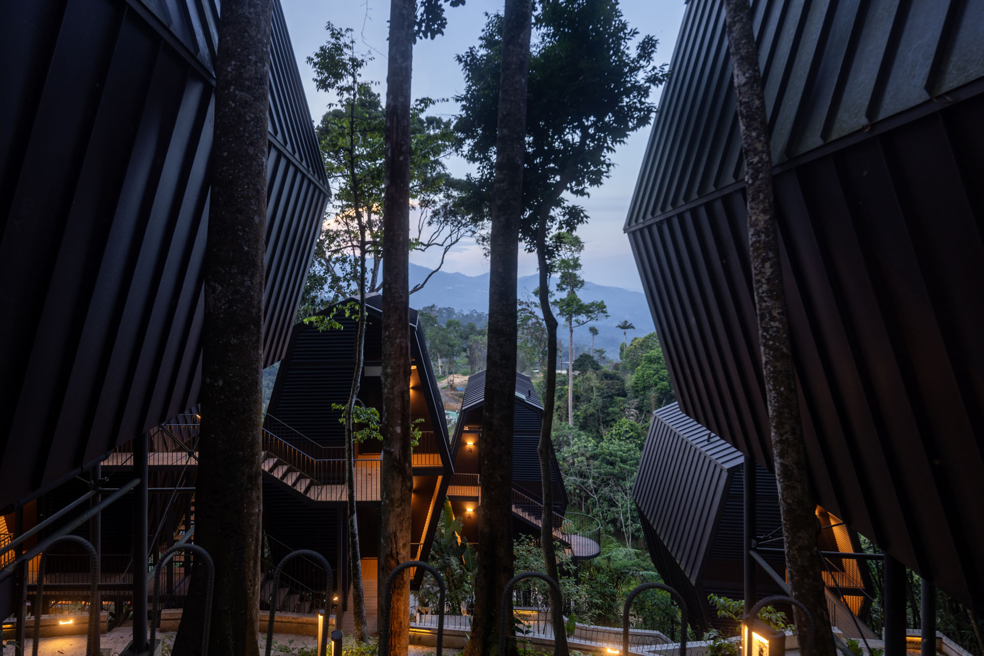 〈ヴァナヴァサ・リゾート（Vanavasa Resort）〉M・J・カニー・アーキテクト（M J Kanny Architect）