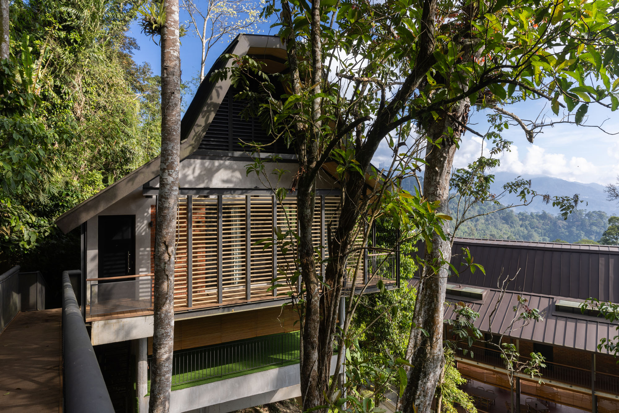 〈ヴァナヴァサ・リゾート（Vanavasa Resort）〉M・J・カニー・アーキテクト（M J Kanny Architect）