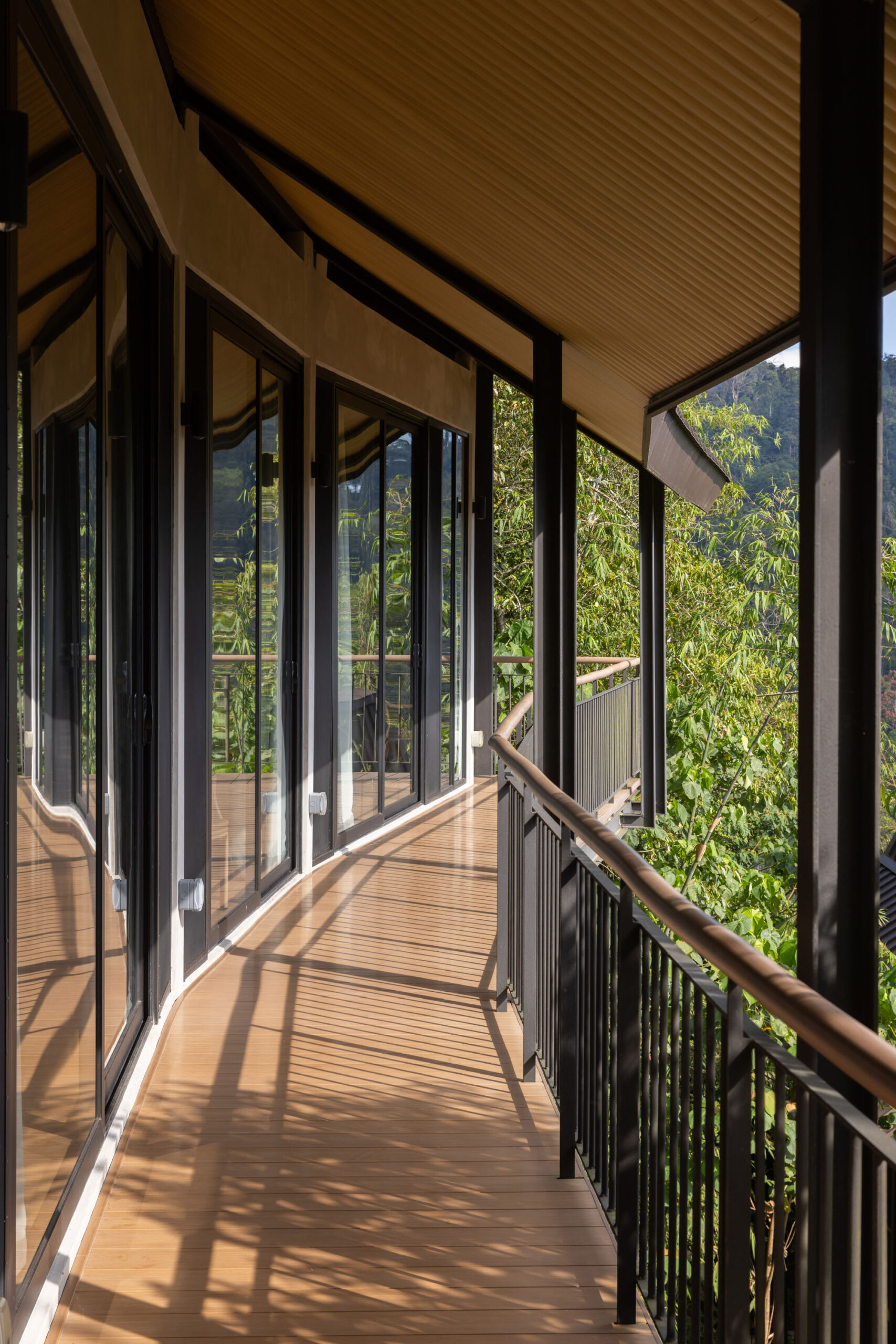 〈ヴァナヴァサ・リゾート（Vanavasa Resort）〉M・J・カニー・アーキテクト（M J Kanny Architect）