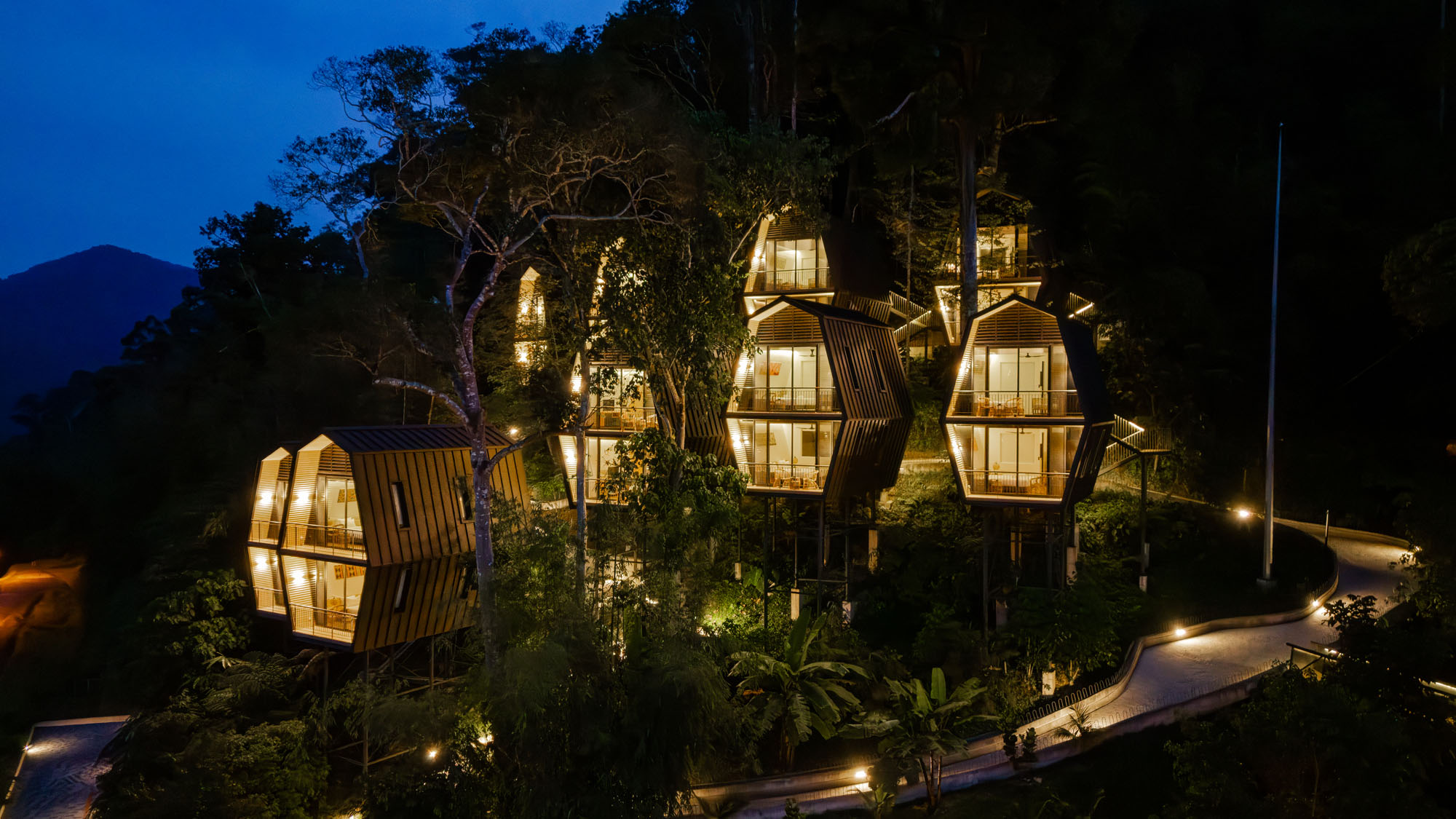 〈ヴァナヴァサ・リゾート（Vanavasa Resort）〉M・J・カニー・アーキテクト（M J Kanny Architect）