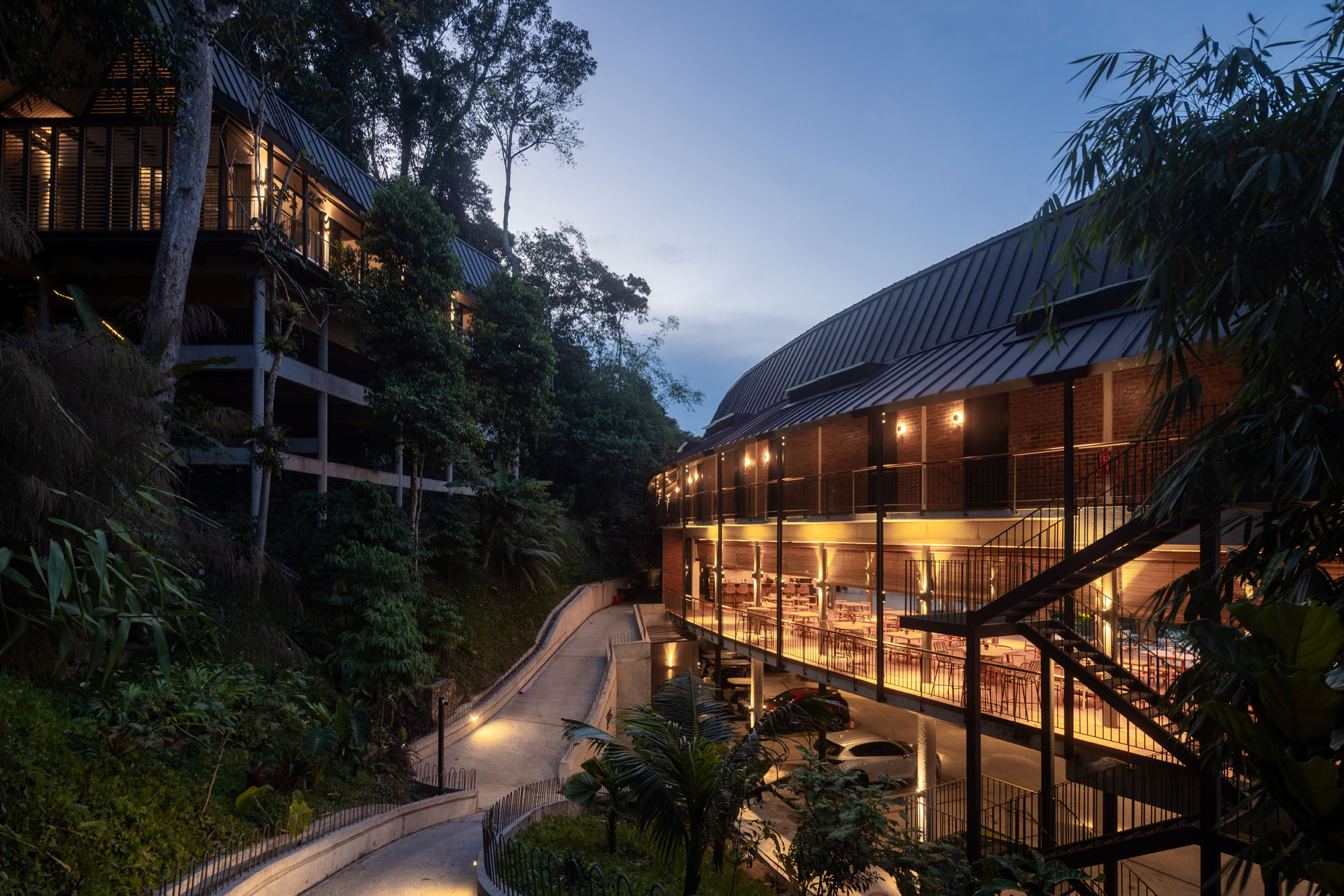〈ヴァナヴァサ・リゾート（Vanavasa Resort）〉M・J・カニー・アーキテクト（M J Kanny Architect）