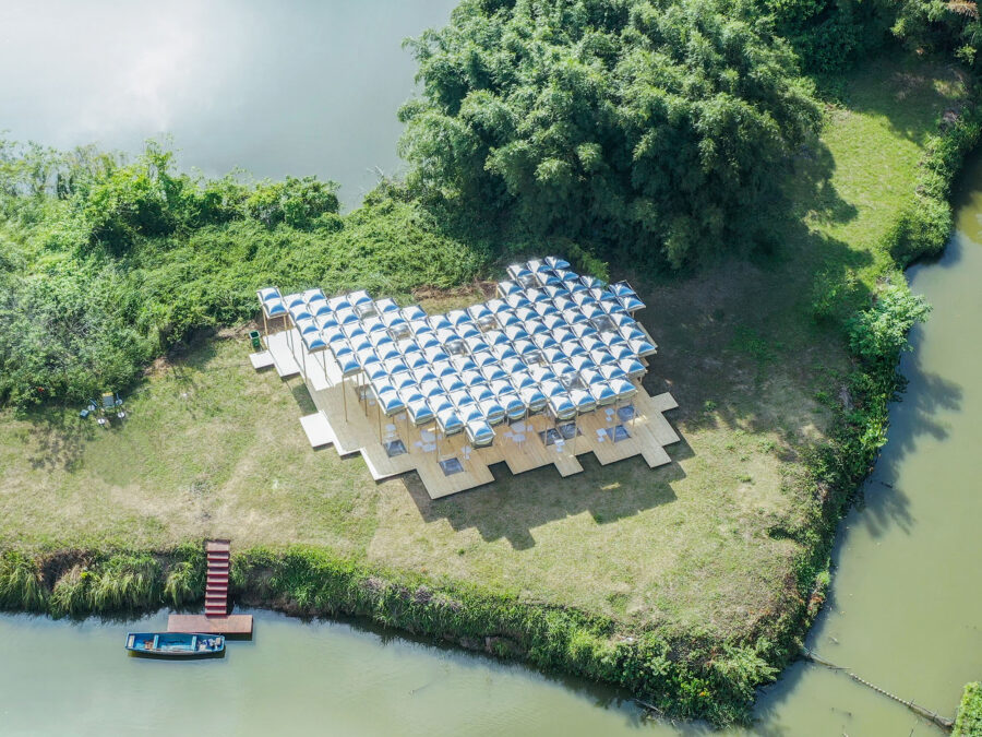 中国の村の風景に浮かぶ、空気でつくる集いの場〈古労茶寮〉設計：エーテル・アーキテクツ