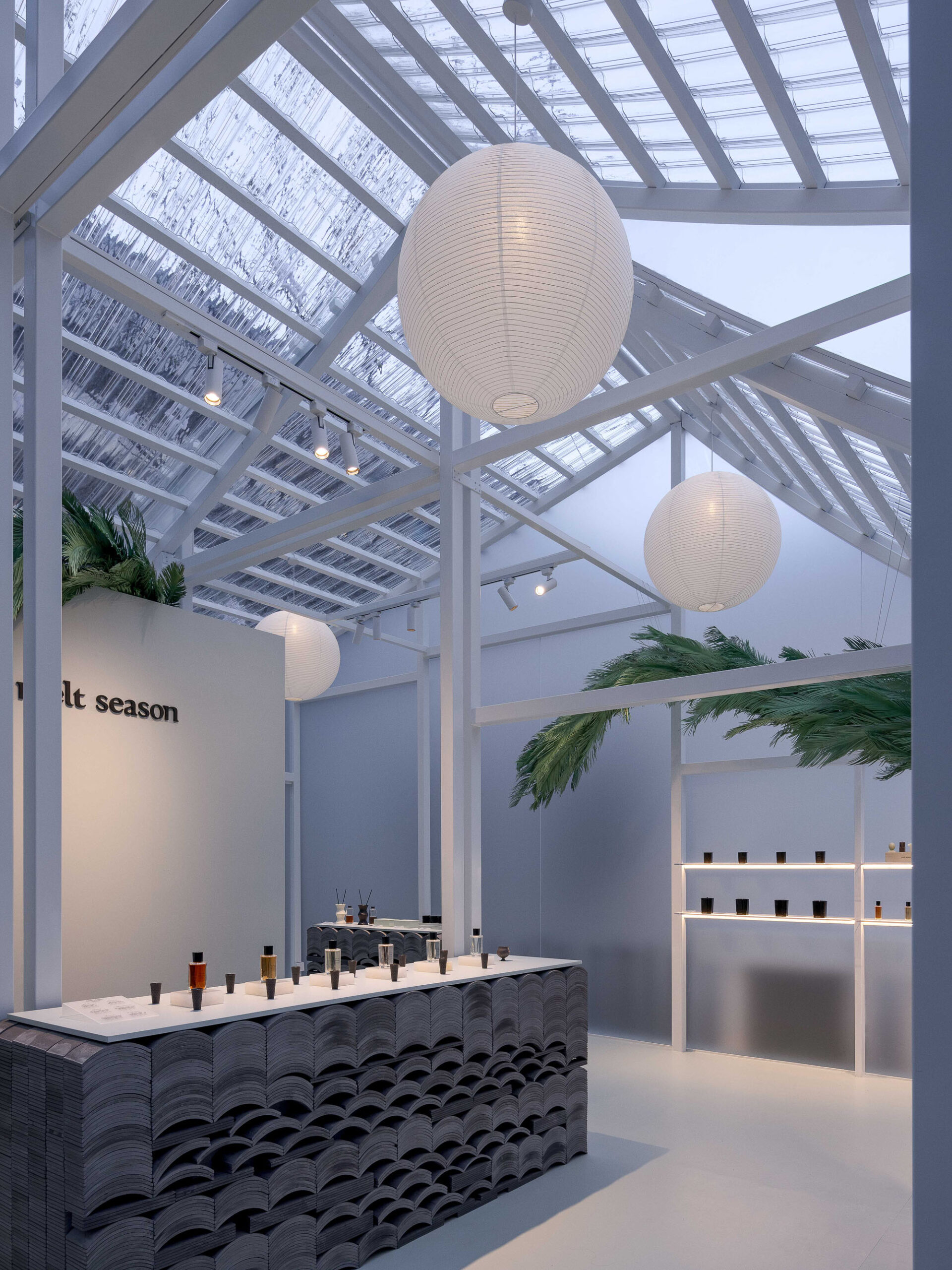 〈メルトシーズン - 南京空間インスタレーション（Melt Season - Nanjing Spatial Installation）〉MLKKスタジオ（MLKK Studio）