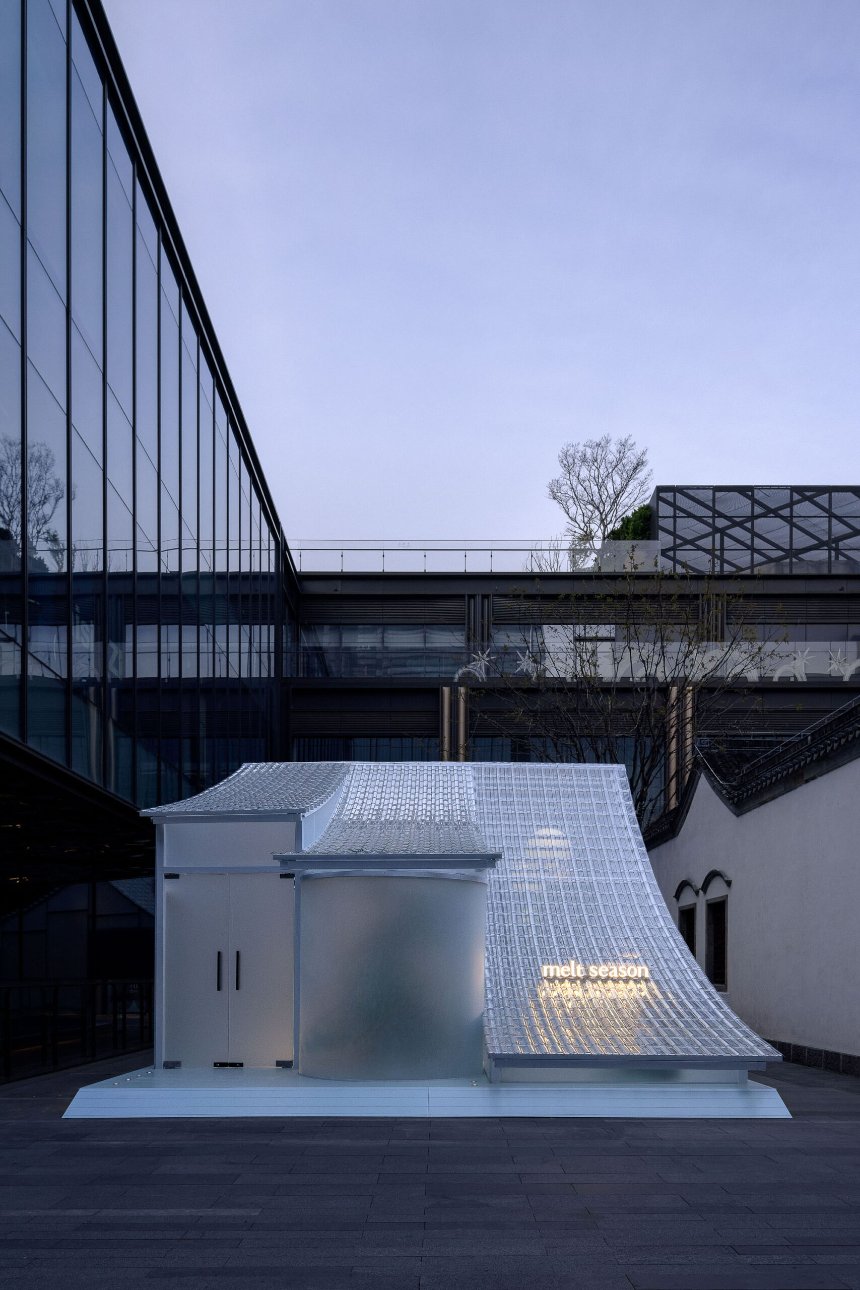 〈メルトシーズン - 南京空間インスタレーション（Melt Season - Nanjing Spatial Installation）〉MLKKスタジオ（MLKK Studio）