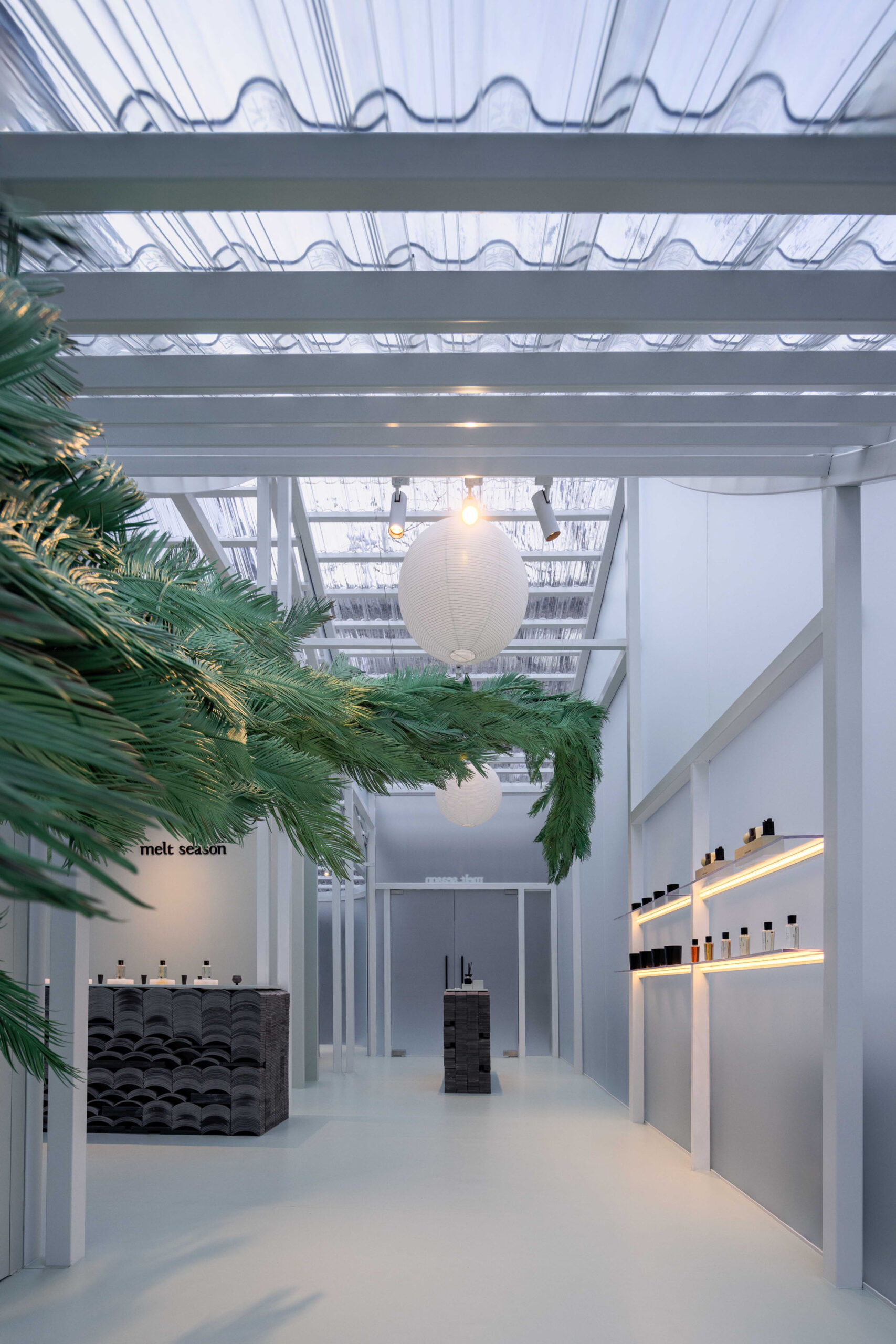 〈メルトシーズン - 南京空間インスタレーション（Melt Season - Nanjing Spatial Installation）〉MLKKスタジオ（MLKK Studio）